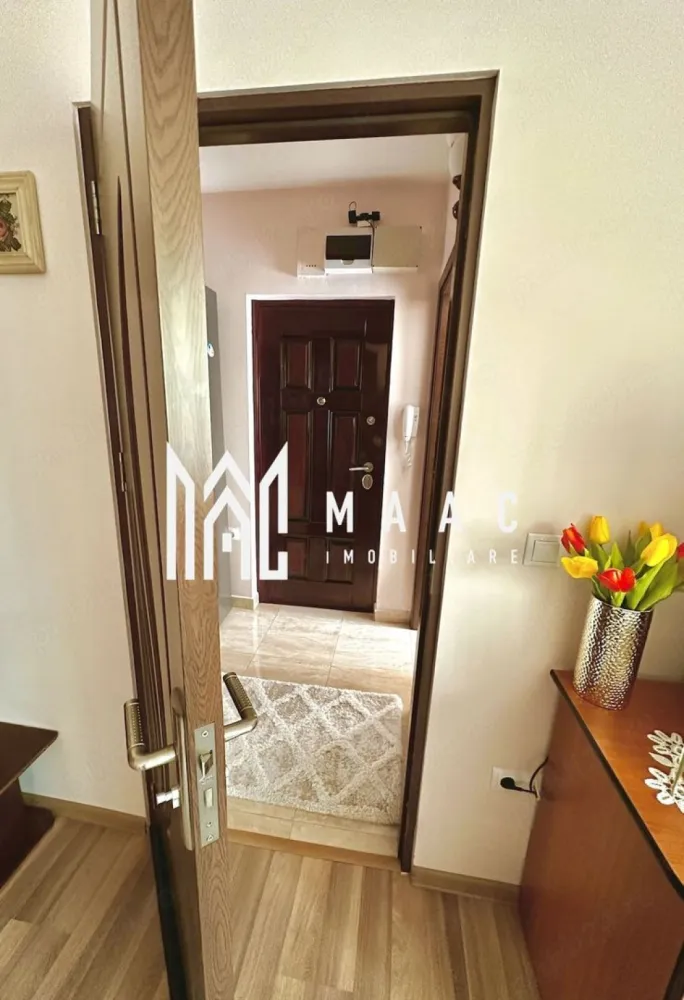 Apartament 2 camere decomandat | 1 Mai, Râmnicu Vâlcea | 47 mp, etaj 1 - Apartament cu 2 camere decomandat în zona 1 Mai din Râmnicu Vâlcea, la etajul 1 din 4, renovat, mobilat și utilat, potrivit pentru mutare imediată.

Detalii proprietate:
• Suprafață utilă: 47 mp
• Suprafață construită: 56,4 mp
• Compartimentare: decomandat
• Etaj 1 din 4
• 1 baie, 1 bucătărie, 1 balcon
• An construcție: 1970
• Stare interioară: renovat
• Bloc finalizat, structură din cărămidă
• Se vinde mobilat și utilat
• Centrală termică proprie

Zonă și acces:
Proprietatea este amplasată în zona 1 Mai, cu acces rapid către Centrul Civic, la aproximativ 8 minute de mers pe jos. Lidl, centrul comercial, stațiile de transport în comun, restaurantele, cafenelele, școlile și grădinițele sunt la câteva minute, iar zona beneficiază de spații verzi amenajate, alei pietonale reabilitate și iluminat public nou.

Pentru detalii suplimentare și programarea unei vizionări, contactați echipa MAAC Imobiliare și menționați Cod anunț CP3213288.

Conținut optimizat cu AI, aprobat de agent uman.