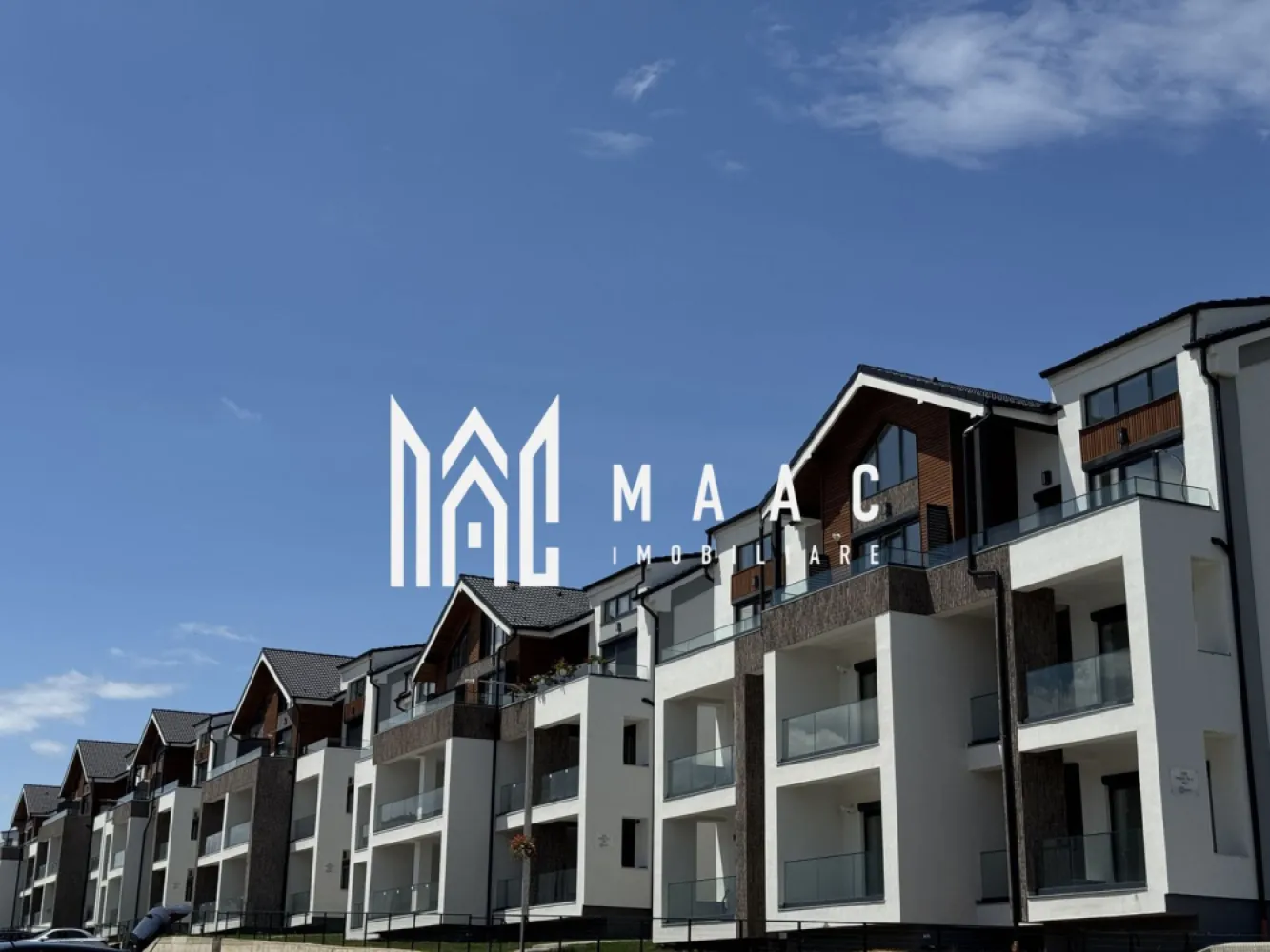 Apartament 1 camera | DaVinci, Cristian | 46 mp, etaj 1 - Apartament cu 1 camera în Cartierul DaVinci, Cristian, situat la etajul 1 al unui imobil finalizat în 2025, potrivit pentru cei care caută o locuință nouă, cu balcon și loc de parcare.

Detalii proprietate:
• Suprafață utilă: 46 mp
• Compartimentare: living cu bucătărie open-space, dormitor, baie și balcon de 3,4 mp
• Etaj 1 din 2
• 1 baie, 1 bucătărie, 1 dormitor
• Apartament finalizat, cu predare la stadiul de alb
• Posibilitate de predare la cheie, în funcție de preferințe
• 1 loc de parcare
• Orientare Sud-Est
• Construcție din 2025

Cartierul DaVinci este un ansamblu rezidențial modern, remarcat prin arhitectura contemporană, spațiile verzi generoase și accesul facil către principalele puncte de interes din zonă. Poziționarea apartamentului într-un cartier nou oferă un cadru bine organizat și un plus de confort pentru viața de zi cu zi.

Exista posibilitatea separarii zonei de dormitor de zona de living.

Pentru detalii suplimentare și programarea unei vizionări, contactați echipa MAAC Imobiliare și menționați Cod anunț CP3213508.

Conținut optimizat cu AI, aprobat de agent uman.