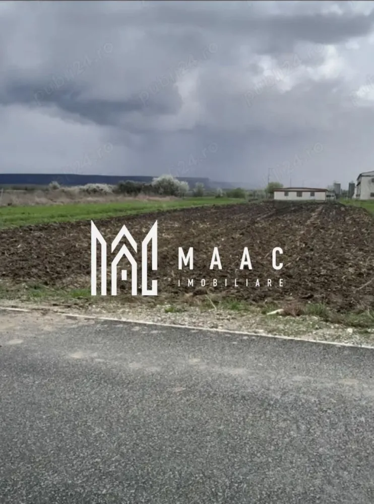 Teren intravilan | 1.530 mp |cu dublă deschidere la drum - MAAC Imobiliare vă propune la vânzare teren intravilan 1.530 mp – oportunitate investițională

Terenul este amplasat într-o zonă cu potențial ridicat de dezvoltare și beneficiază de două deschideri la drum, oferind acces facil și multiple posibilități de organizare sau parcelare.

Proprietatea dispune de utilități în zonă (apă, curent, gaz), facilitând demararea rapidă a oricărui proiect.

Datorită poziționării și caracteristicilor sale, terenul este ideal pentru activități industriale, servicii, depozitare, hale sau alte investiții comerciale.

Suprafață: 1.530 mp
Regim: intravilan
Dublă deschidere la drum
Utilități în apropiere
Destinație: industrial / servicii / depozite

Pentru mai multe detalii specificati ca ati vazut anuntul cu ID: CP2986840