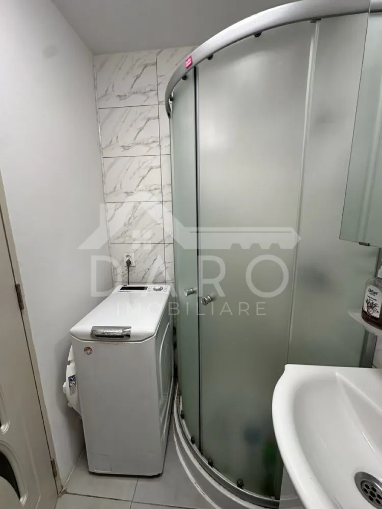 🏡 Apartament 2 camere | Mureșeni | De vanzare| 68.000 € 🔥 - 🏡 Apartament 2 camere | Mureșeni | Parter | Renovat | 68.000 € 🔥
📍 Târgu Mureș – Str. Hunedoara (lângă biserica ortodoxă)
Dacă îți dorești un apartament curat, îngrijit și gata de mutare, într-o zonă liniștită – acesta poate fi alegerea perfectă 👇
✨ Descriere:
Apartament cu 2 camere, situat la parter, cu o suprafață de 44 mp utili, ideal atât pentru locuit, cât și pentru investiție.
✔ renovat recent (acum 3 ani)
✔ instalație electrică nouă
✔ izolat termic
✔ costuri reduse la întreținere
🛋️ Compartimentare:
✔ 2 camere (nedecomandate)
✔ bucătărie separată
✔ baie modernă
✔ hol
✔ cămară (spațiu de depozitare)
✔ balcon închis
🍽️ Bucătărie practică
✔ mobilată și utilată
✔ spațiu eficient
🛁 Baie renovată
✔ cabină de duș
✔ finisaje moderne
🔥 Confort:
✔ centrală termică proprie
✔ încălzire în pardoseală
✔ geamuri termopan
✔ ușă metalică

📍 Locație excelentă:
✔ zonă liniștită
✔ aproape de creșă, grădiniță și școală
✔ acces facil către oraș
💰 Preț: 68.000 €
📅 Disponibil imediat
📞 Detalii și vizionări:
📱 0749 535 729
💡 Ai nevoie de credit?
Te ajut prin Kiwi Finance:
✔ analiză GRATUITĂ
✔ oferte din 12 bănci
✔ dobânzi negociate
✔ suport complet până la aprobare