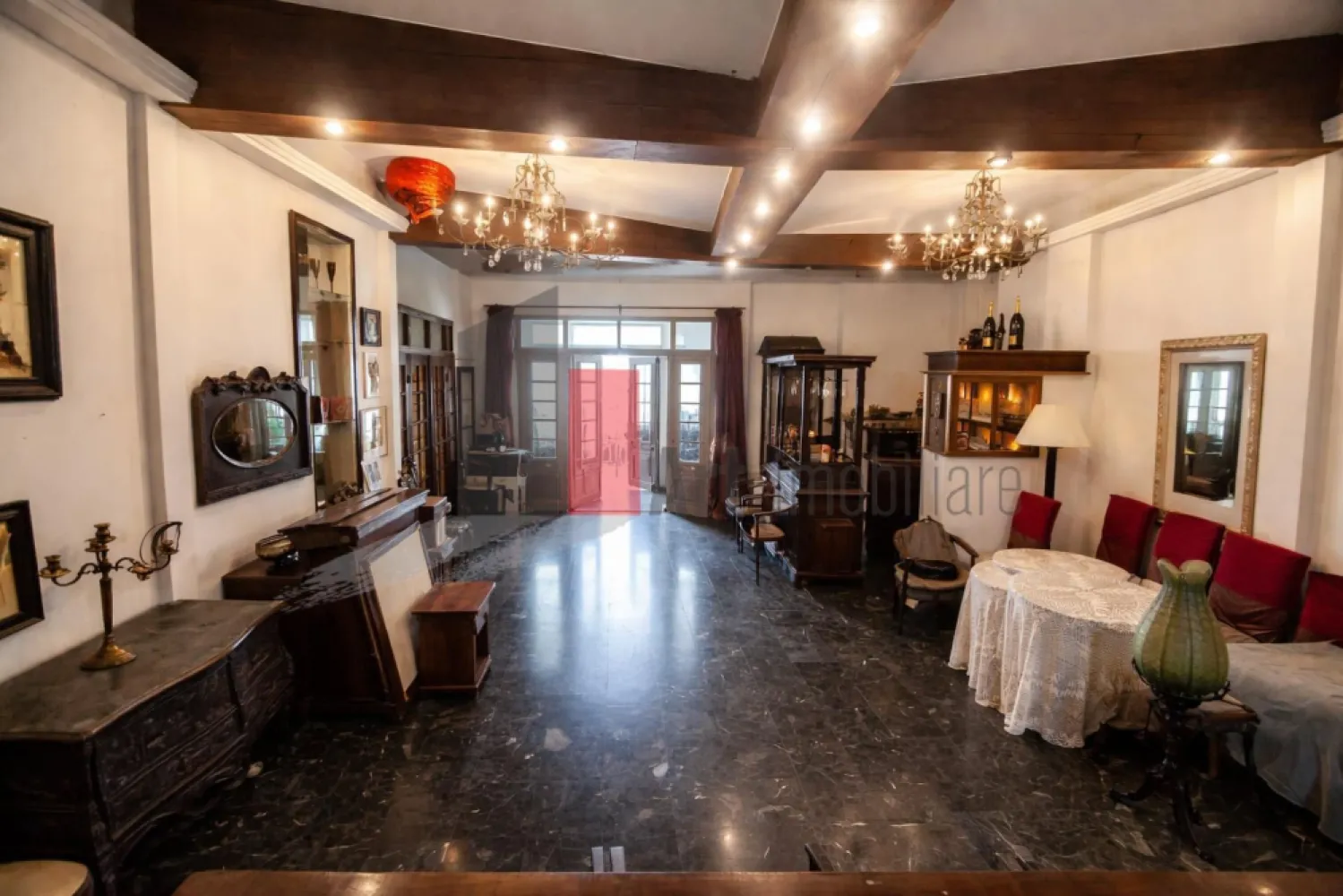 %0 Comision Spatiu comercial de inchiriat in zona Arcul de Triumf/Kiseleff - SPAȚIU HORECA COMPLET ECHIPAT | HERĂSTRĂU – KISELEFF – ARCUL DE TRIUMF | TERASĂ 50 MP | PÂNĂ LA 3 INTRĂRI | 2.200 EURO

Vă propunem spre închiriere un spațiu HoReCa complet echipat și mobilat, situat într-una dintre cele mai apreciate și consacrate zone pentru restaurante, cafenele și concepte gastronomice din București – Herăstrău, Kiseleff, Arcul de Triumf.

Poziționat în incinta Hotelului Arc de Triomphe, spațiul beneficiază de o amplasare excelentă, într-o zonă cu trafic constant, putere mare de cumpărare și o clientelă formată din rezidenți ai zonei, turiști, oameni de afaceri și angajați ai companiilor din nordul Capitalei.

Zona este recunoscută pentru activitățile HoReCa, fiind una dintre cele mai căutate destinații pentru restaurante, cafenele și wine bar-uri din București. În imediata apropiere se află Parcul Herăstrău, Șoseaua Kiseleff, Arcul de Triumf, hoteluri, restaurante consacrate, clădiri de birouri, ambasade și numeroase puncte de interes.

Un avantaj important îl reprezintă poziționarea spațiului. În fața locației funcționează un restaurant coreean cunoscut, care generează trafic constant în zonă. Spațiul nostru este amplasat în partea centrală și din spatele complexului Hotel Arc de Triomphe, beneficiind de terasă proprie și de o atmosferă mai intimă pentru clienți.

Accesul se realizează atât prin aleea laterală situată în partea stângă a hotelului, cât și direct din interiorul hotelului. Proprietatea dispune de până la 3 căi de acces separate, un avantaj major pentru autorizare și pentru desfășurarea activității în condiții optime.

SUPRAFEȚE

Spatiu Parter : 90 mp
Terasă amenajată și mobilată: 50 mp
Bucatarie + depozitare: aproximativ 40 mp
2 grupuri sanitare
Până la 3 intrări separate

SPAȚIUL SE PREDĂ COMPLET MOBILAT ȘI UTILAT

Bucătărie profesională complet echipată:

2 mese reci profesionale
Aragaz profesional cu plită
Convectomat
Frigider profesional din inox
Hotă profesională cu motor
Lavoare profesionale
Spălătoare profesionale
Chiuvete și echipamente auxiliare
Spații de lucru și depozitare

Zona de servire:

Mese și scaune pentru clienți
Mobilier complet
Configurație pregătită pentru operare imediată

Zona de bar:

Espressor profesional
Grupuri profesionale pentru cafea
Frigider pentru băuturi
Dotări auxiliare necesare activității zilnice

Terasă complet amenajată:

Mese și scaune incluse
Spațiu pregătit pentru utilizare imediată
Cadru ideal pentru sezonul cald

ALTE AVANTAJE

Contoare separate pentru toate utilitățile
Investiții minime necesare pentru începerea activității
Toate dotările necesare unei operări rapide și eficiente
Spațiu gata de lucru
Zonă premium cu trafic constant
Vizibilitate foarte bună
Locuri de parcare disponibile în imediata apropiere
Acces facil pentru clienți și aprovizionare
Terasă funcțională și spații generoase de depozitare

IDEAL PENTRU
Bistro
Restaurant
Cafea de specialitate
Wine Bar
Braserie
Lounge
Cofetărie artizanală
Patiserie
Gelaterie
Burger Concept
Raspund si pe whats ap