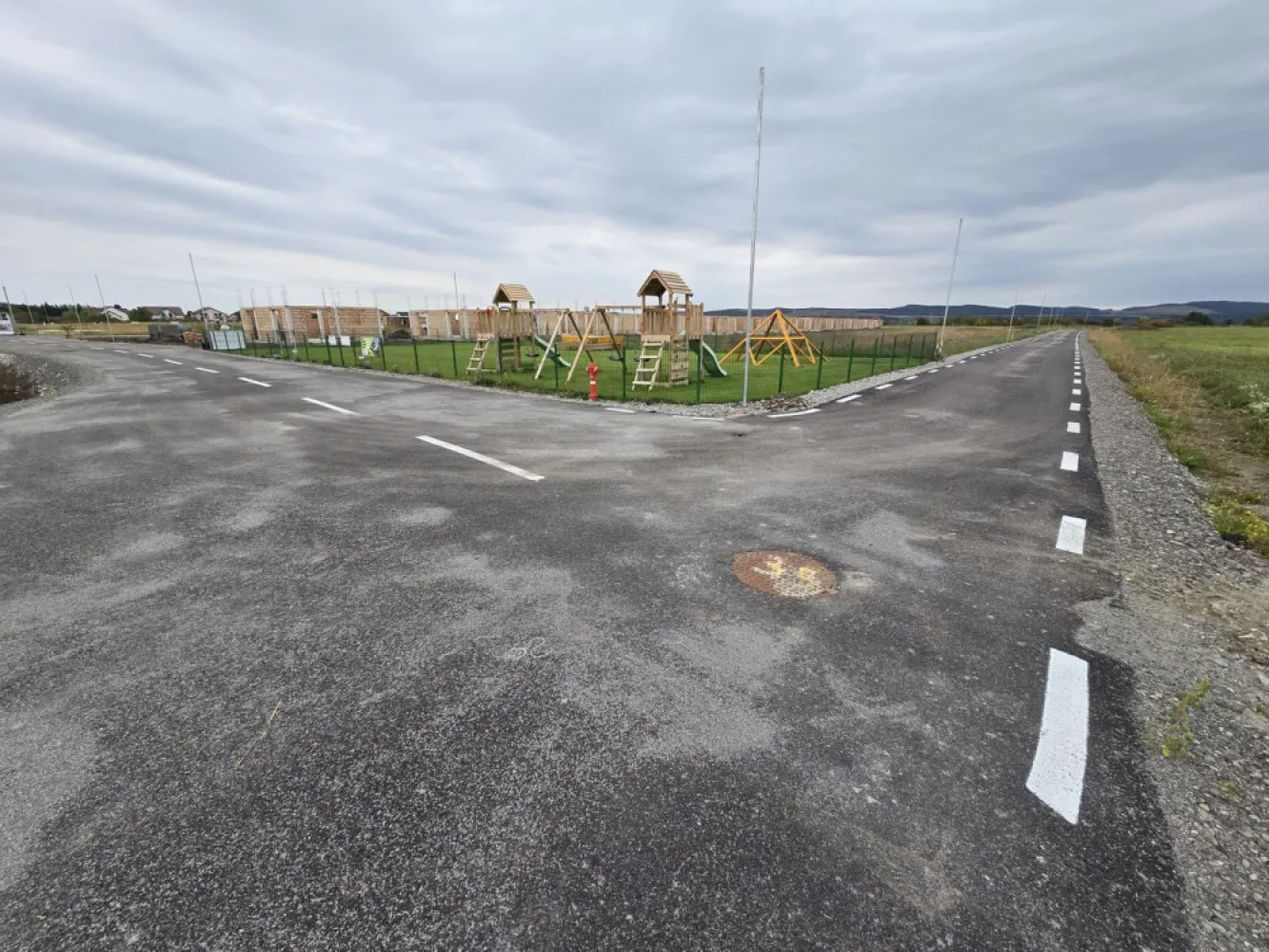 Casa 4 camere la cheie,10 minute de spital 150mp,700mp teren