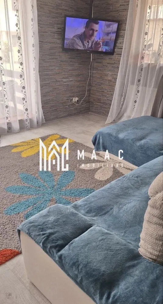Apartament | 2 Camere | 56 Mp | Balcon | Șelimbăr - MAAC Imobiliare vă propune spre vânzare un apartament modern și primitor, situat chiar la intrarea în Șelimbăr, într-o zonă accesibilă și în plină dezvoltare, cu acces rapid către Sibiu și principalele puncte de interes.

Suprafață utilă: 56 mp
Balcon: 7 mp

Apartamentul este complet mobilat, oferind un ambient plăcut și fiind pregătit pentru mutare imediată, fără investiții suplimentare.

Compartimentare eficientă:

1 dormitor confortabil
Living spațios și luminos
Bucătărie separată
Baie modernă
Balcon generos de 7 mp, ideal pentru relaxare

Locuința se remarcă prin compartimentarea practică, lumina naturală din abundență și atmosfera caldă, fiind potrivită atât pentru locuit, cât și ca investiție sigură.

Datorită poziționării excelente, proprietatea beneficiază de acces rapid către Sibiu, centre comerciale, mijloace de transport și alte facilități importante.

Dacă îți dorești un cămin bine poziționat, cu spații bine gândite și confort sporit, acest apartament poate fi alegerea ideală.

Pentru mai multe detalii sau pentru programarea unei vizionări, vă rugăm să ne contactați specificând ID:CP2985167