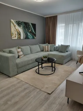 Vanzare - apartament cu 3 camere, Micro 16, renovat, mobilat nou