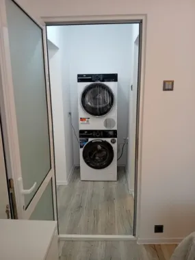 Vanzare - apartament cu 3 camere, Micro 16, renovat, mobilat nou