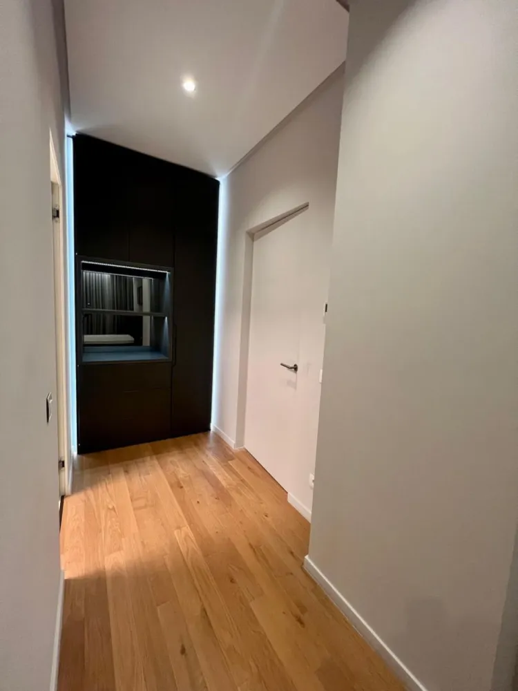 BRASADAS inchiriaza ap 2 cam 78 mp. etaj 5/5 ONE Floreasca. - Agentia Imobiliara BRASADAS inchiriaza apartament cu doua camere situat la etajul 5/5 in ansamblul rezidențial ONE din Floreasca. 
Apartamentul are garaj subteran si o terasa suprafata de 25 mp. cu vedere superba.
Www.brasadas.com.
