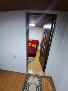 Descriere Super ofertă Doar luna iulie!!!  Casă 3 camere ,bucatarie + 1000 mp teren | Singureni Stejaru | 27 km de București Se vinde casă bătrâneasc