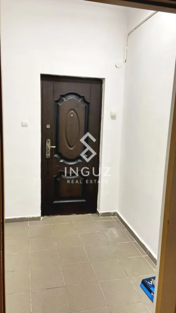 Apartament 2 camere de închiriat – Iulia Hașdeu / Foișorul de Foc | Se - Apartament 2 camere de închiriat – Iulia Hașdeu / Foișorul de Foc | Sector 3

Apartament de 2 camere, situat într-o zonă centrală și bine conectată – Iulia Hașdeu (Foișorul de Foc), ideal pentru locuire confortabilă.

Detalii proprietate:
• 2 camere
• Suprafață: 50 m²
• Etaj: 2
• Compartimentare practică
• Complet mobilat și utilat

Dotări:
• Centrală proprie
• Mașină de spălat (nouă)
• Frigider (nou)
• Apartament curat și gata de mutare

Avantaje locație:
• Zonă centrală – Foișorul de Foc
• Acces rapid către mijloace de transport
• Aproape de magazine, restaurante și servicii

💰 Preț: negociabil: 500 Euro 
📅 Disponibil imediat
