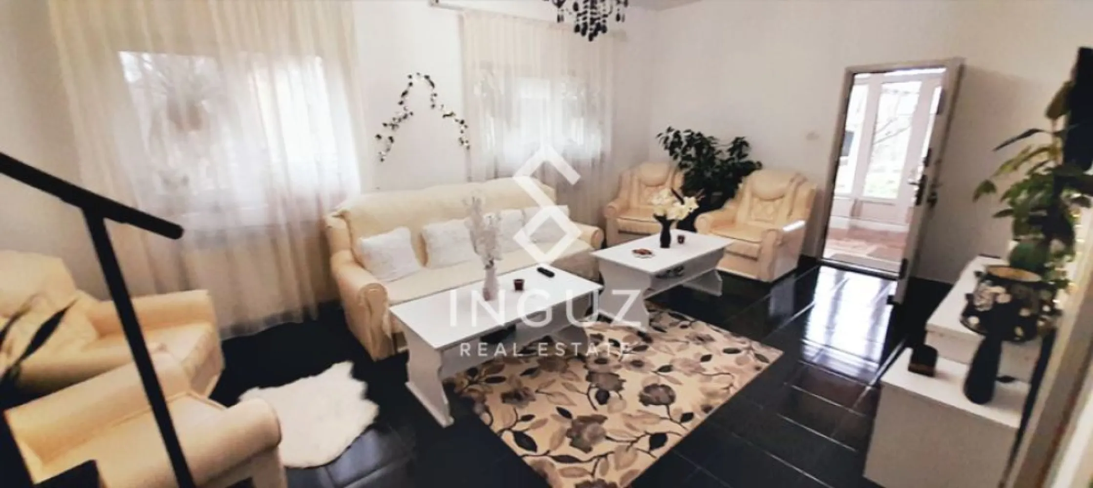 Proprietate exclusivă cu teren 400 m² – 1 Decembrie | Lângă București - Proprietate exclusivă cu teren 400 m² – 1 Decembrie | Lângă București

O proprietate rară, ideală atât pentru locuire, cât și pentru investiție, situată într-o zonă rezidențială liniștită din 1 Decembrie – Ilfov, cu acces rapid către București.

📍 Strada Pinului 42 – locație accesibilă, ferită de aglomerație, dar conectată eficient la oraș

Date tehnice:
• Suprafață teren: 400 m²
• Suprafață utilă : 132 m²
• An construcție: 2010
• Stare: foarte bună, întreținută
• Curte privată generoasă

✔ Posibilitate de vânzare mobilată sau nemobilată

Utilități complete:
✔ Electricitate
✔ Gaz natural
✔ Apă curentă
✔ Canalizare

Situație juridică clară:
✔ Cadastru și intabulare
✔ Acte pregătite pentru tranzacție imediată

Valoare investițională:
Această proprietate oferă un avantaj clar pe piață: teren generos + proximitate față de București.

• Posibilitate extindere construcție existentă
• Potențial pentru dezvoltare suplimentară
• Ideal pentru locuință permanentă sau investiție pe termen lung
• Cerere în creștere pentru proprietăți cu teren în afara orașului

💰 Preț: 265,000 €

⚡ Proprietățile cu aceste caracteristici devin din ce în ce mai rare – oportunitate reală de investiție