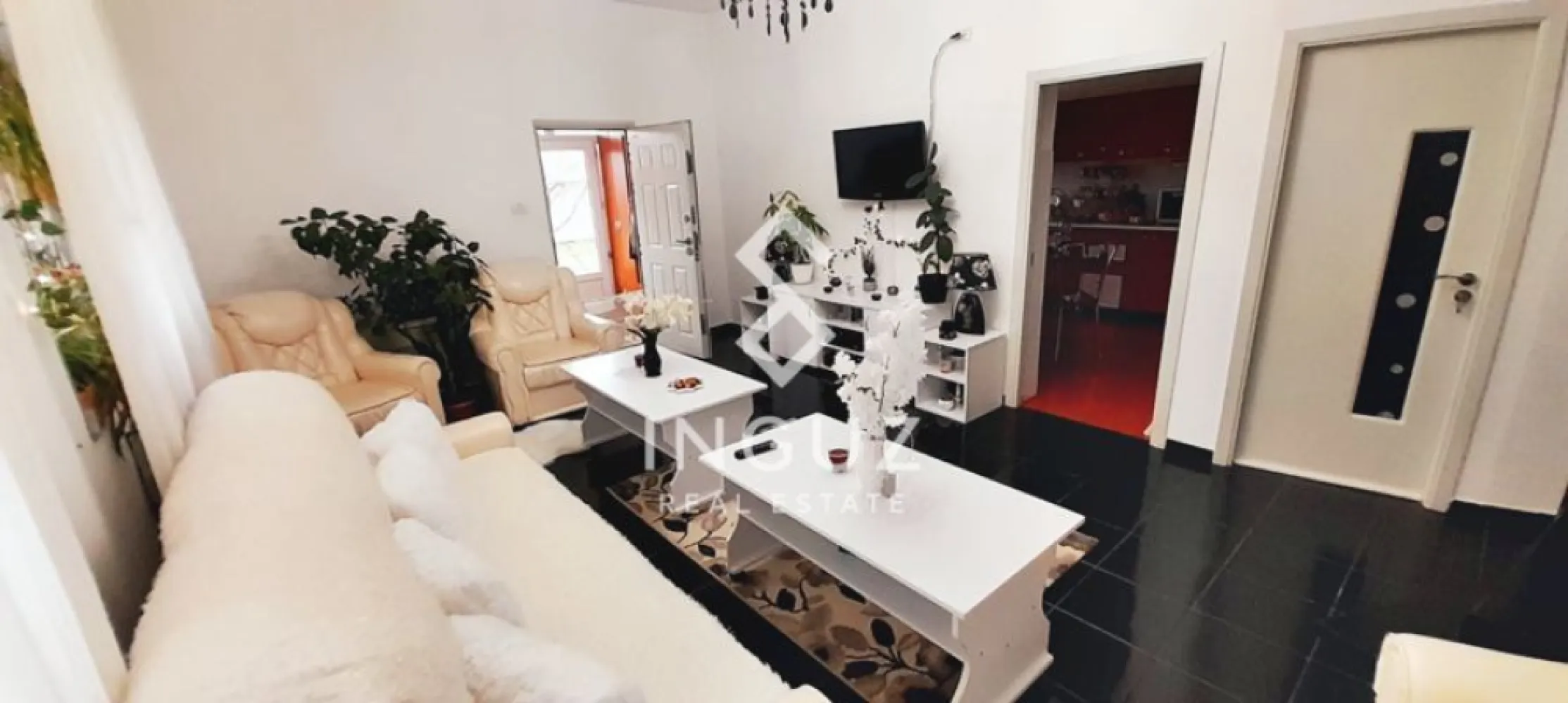 Proprietate exclusivă cu teren 400 m² – 1 Decembrie | Lângă București - Proprietate exclusivă cu teren 400 m² – 1 Decembrie | Lângă București

O proprietate rară, ideală atât pentru locuire, cât și pentru investiție, situată într-o zonă rezidențială liniștită din 1 Decembrie – Ilfov, cu acces rapid către București.

📍 Strada Pinului 42 – locație accesibilă, ferită de aglomerație, dar conectată eficient la oraș

Date tehnice:
• Suprafață teren: 400 m²
• Suprafață utilă : 132 m²
• An construcție: 2010
• Stare: foarte bună, întreținută
• Curte privată generoasă

✔ Posibilitate de vânzare mobilată sau nemobilată

Utilități complete:
✔ Electricitate
✔ Gaz natural
✔ Apă curentă
✔ Canalizare

Situație juridică clară:
✔ Cadastru și intabulare
✔ Acte pregătite pentru tranzacție imediată

Valoare investițională:
Această proprietate oferă un avantaj clar pe piață: teren generos + proximitate față de București.

• Posibilitate extindere construcție existentă
• Potențial pentru dezvoltare suplimentară
• Ideal pentru locuință permanentă sau investiție pe termen lung
• Cerere în creștere pentru proprietăți cu teren în afara orașului

💰 Preț: 265,000 €

⚡ Proprietățile cu aceste caracteristici devin din ce în ce mai rare – oportunitate reală de investiție