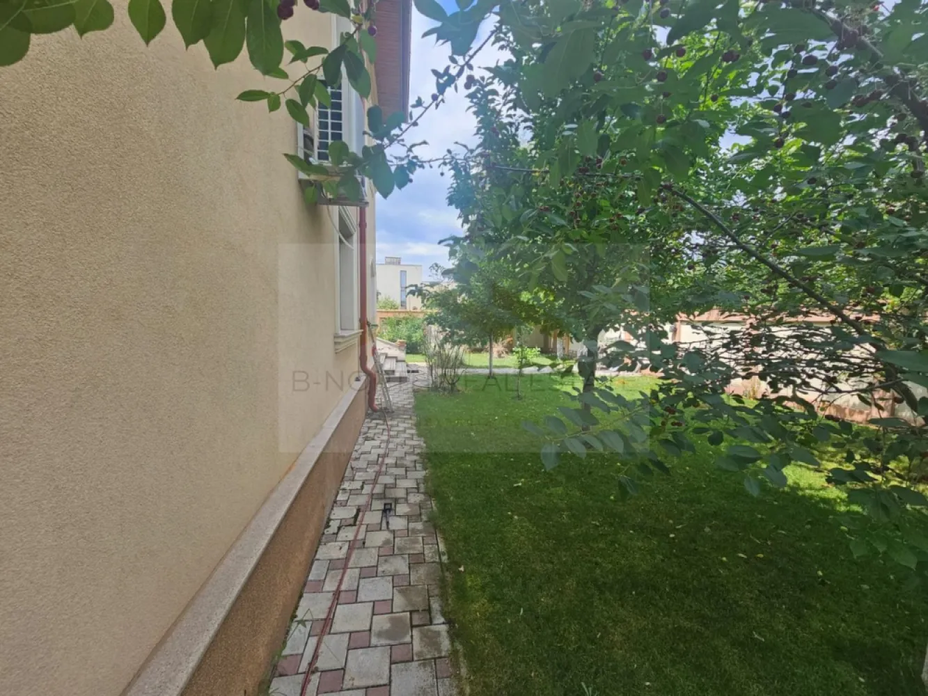 Casă / Vilă de închiriat | Comuna Berceni | 350 mp utili | Curte 400 mp