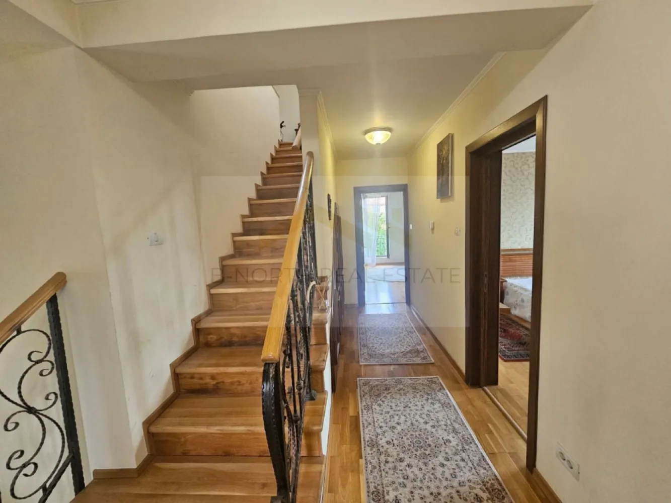 Casă / Vilă de închiriat | Comuna Berceni | 350 mp utili | Curte 400 mp