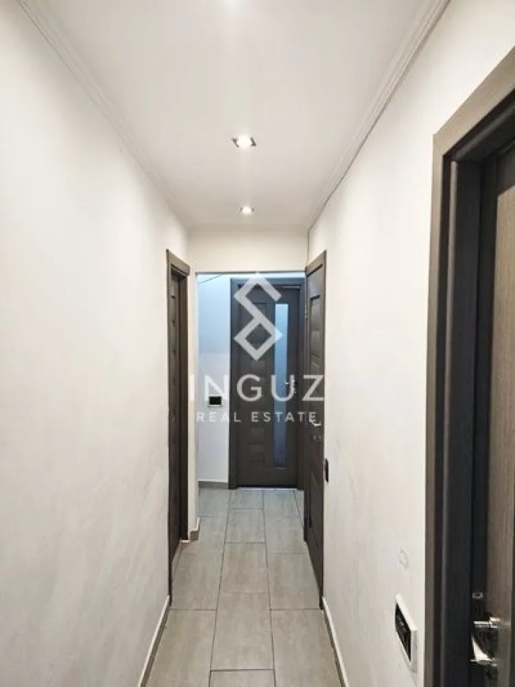 Apartament 3 camere de închiriat – Calea Moșilor | Obor – Eminescu - Apartament 3 camere de închiriat – Calea Moșilor | Obor – Eminescu

Apartament renovat, complet mobilat, situat pe Calea Moșilor, între Obor și Eminescu. Locație excelentă, într-un bloc liniștit, ideal pentru închiriere pe termen lung.

Detalii proprietate:
• 3 camere (2 dormitoare + living)
• Suprafață: 70 mp
• Etaj: 8 / 8 (fără zgomot)
• 2 băi
• Compartimentare practică

Dotări și avantaje:
• Complet renovat și mobilat
• Bloc cu 2 lifturi
• Zonă liniștită
• Aproape de transport, magazine și facilități

Condiții:
• Preț: 650 € / lună
• Fără contract ANAF
• Plată: 1 luni în avans + garanție
• Închiriere pe termen lung
• Nu se acceptă animale