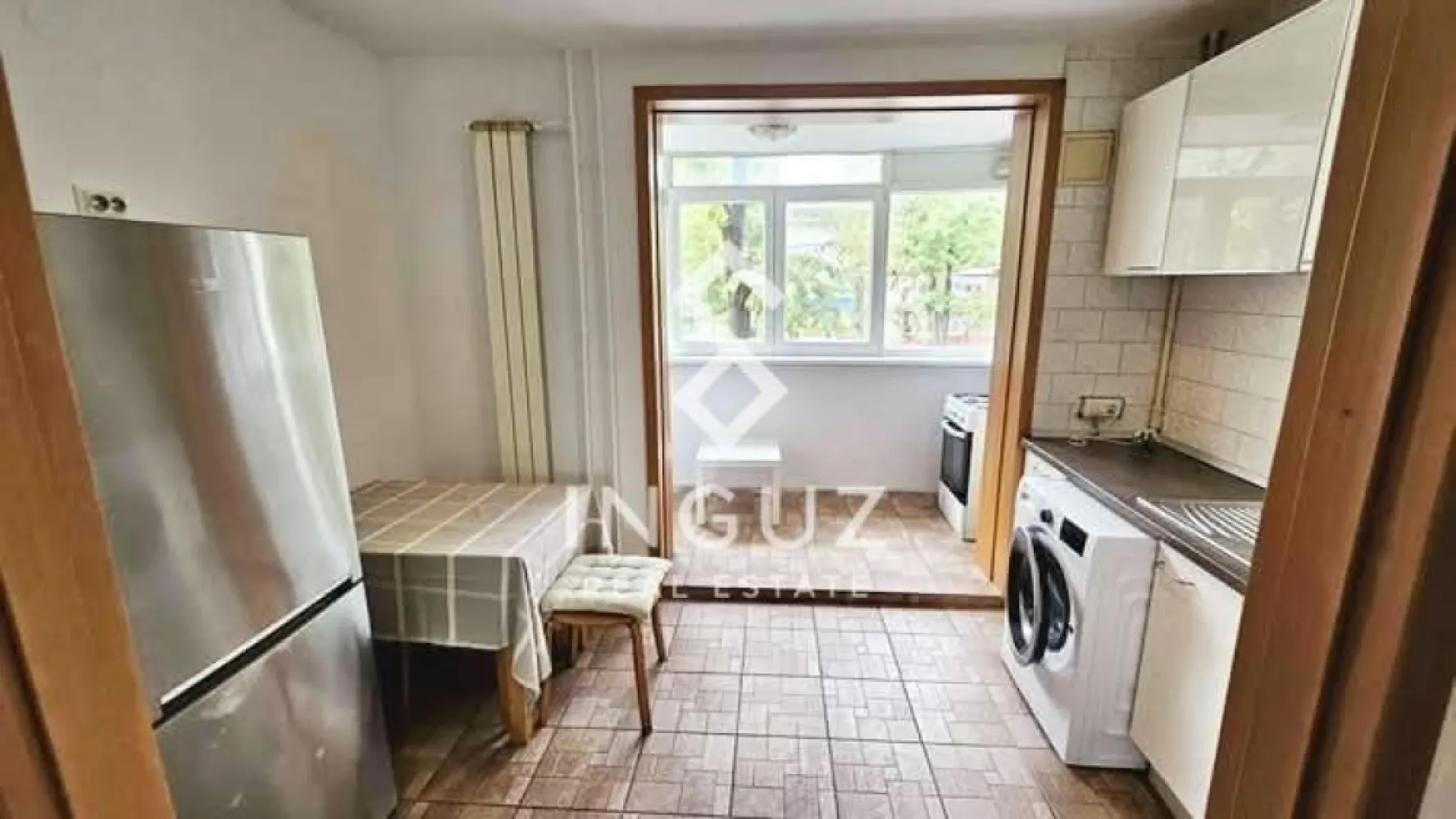Apartament 3 camere de închiriat – Metrou Titan - Apartament 3 camere de închiriat – Titan / IOR / Metrou / Parc

Apartament de 3 camere disponibil pentru închiriere în zona Titan / IOR, la doar câțiva pași de Parcul IOR și la aproximativ 6 minute de mers pe jos de stația de metrou Titan (Zona A).

Blocul este anvelopat și înconjurat de spații verzi, oferind un mediu liniștit și ideal pentru familii.

Detalii proprietate:
• Compartimentare: semidecomandat
• 3 camere
• Suprafață: 62 mp
• Etaj: 1
• Stare: excelentă
• Fumatul nu este permis în interior

Dotări și avantaje:
• Geamuri termopan
• Locație excelentă, aproape de toate facilitățile
• Acces rapid la metrou și transport public
• Zonă verde și liniștită

Localizare și facilități:
• Parcul IOR la câțiva pași – ideal pentru plimbări și activități în aer liber
• Metrou Titan (Zona A) – la 6 minute de mers pe jos
• Magazine și centre comerciale: Mega Image, Carrefour, hipermarketuri
• Școli și grădinițe în apropiere
• Spitale și clinici medicale în zonă
• Restaurante, cafenele și magazine la distanță mică
• Stații STB (autobuz și tramvai) în apropiere

Condiții:
• Preț: 600 € / lună (negociabil)
• Garanție: 1 lună
• Utilități: în funcție de consum
• Contract înregistrat ANAF disponibil
• Potrivit pentru familii și persoane active
• Fumatul interzis
• Comision: 50%