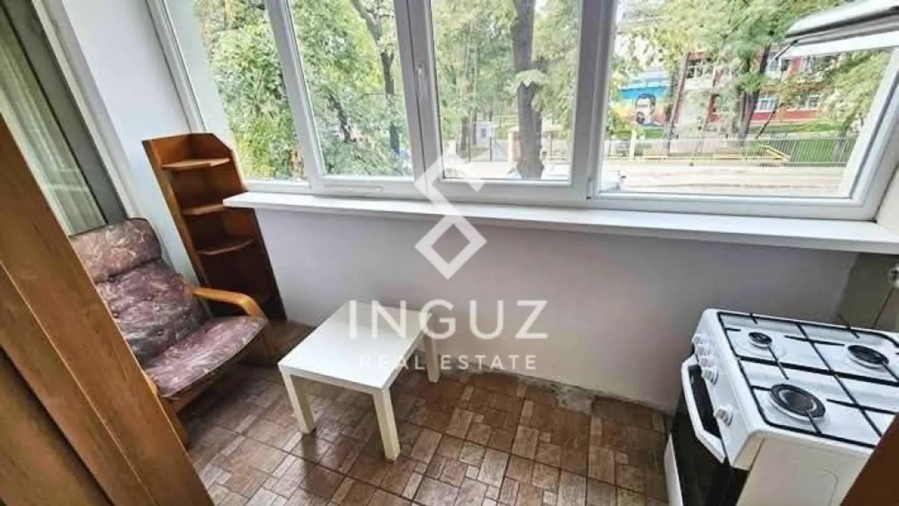 Apartament 3 camere de închiriat – Metrou Titan - Apartament 3 camere de închiriat – Titan / IOR / Metrou / Parc

Apartament de 3 camere disponibil pentru închiriere în zona Titan / IOR, la doar câțiva pași de Parcul IOR și la aproximativ 6 minute de mers pe jos de stația de metrou Titan (Zona A).

Blocul este anvelopat și înconjurat de spații verzi, oferind un mediu liniștit și ideal pentru familii.

Detalii proprietate:
• Compartimentare: semidecomandat
• 3 camere
• Suprafață: 62 mp
• Etaj: 1
• Stare: excelentă
• Fumatul nu este permis în interior

Dotări și avantaje:
• Geamuri termopan
• Locație excelentă, aproape de toate facilitățile
• Acces rapid la metrou și transport public
• Zonă verde și liniștită

Localizare și facilități:
• Parcul IOR la câțiva pași – ideal pentru plimbări și activități în aer liber
• Metrou Titan (Zona A) – la 6 minute de mers pe jos
• Magazine și centre comerciale: Mega Image, Carrefour, hipermarketuri
• Școli și grădinițe în apropiere
• Spitale și clinici medicale în zonă
• Restaurante, cafenele și magazine la distanță mică
• Stații STB (autobuz și tramvai) în apropiere

Condiții:
• Preț: 600 € / lună (negociabil)
• Garanție: 1 lună
• Utilități: în funcție de consum
• Contract înregistrat ANAF disponibil
• Potrivit pentru familii și persoane active
• Fumatul interzis
• Comision: 50%