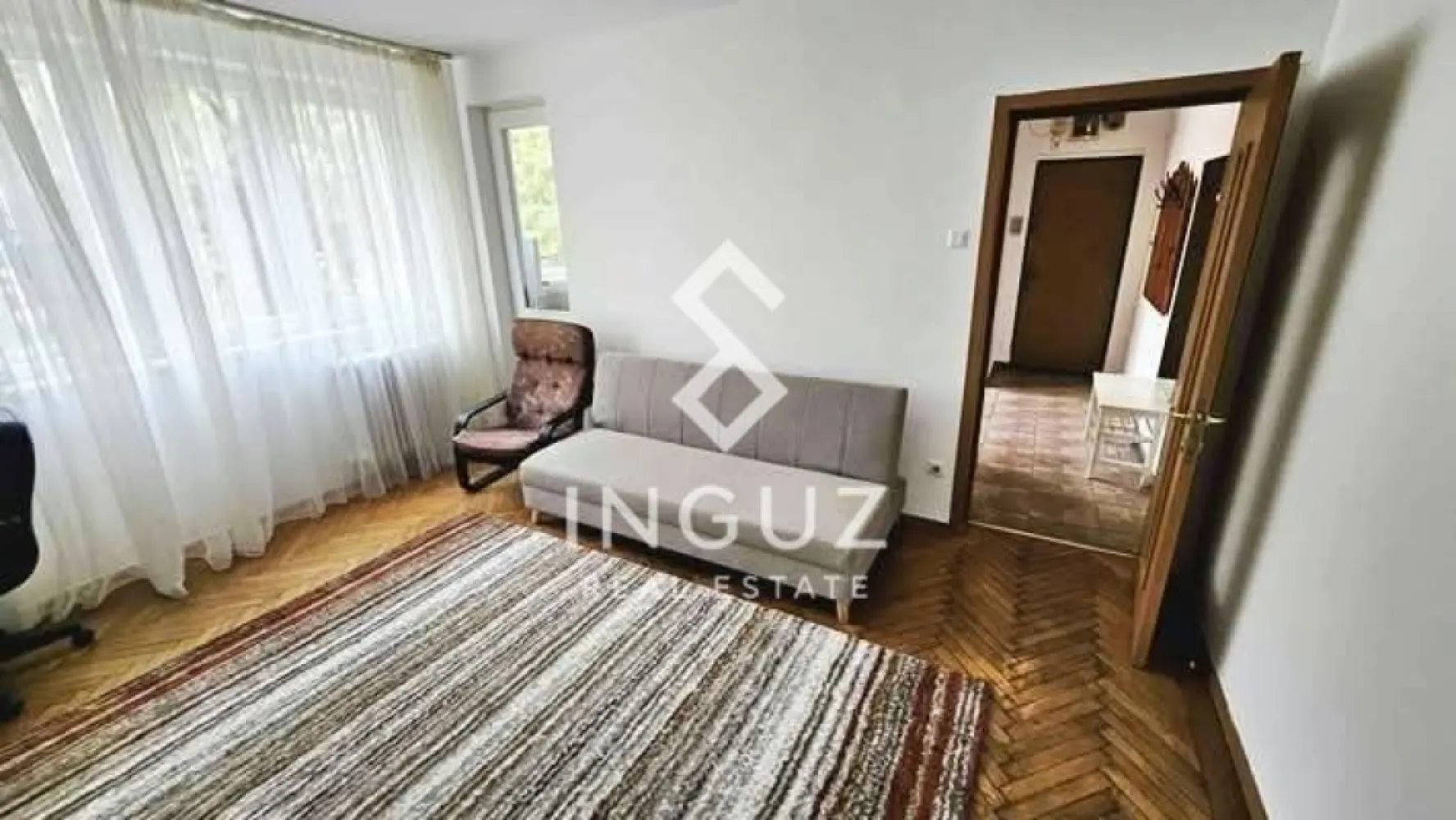 Apartament 3 camere de închiriat – Metrou Titan - Apartament 3 camere de închiriat – Titan / IOR / Metrou / Parc

Apartament de 3 camere disponibil pentru închiriere în zona Titan / IOR, la doar câțiva pași de Parcul IOR și la aproximativ 6 minute de mers pe jos de stația de metrou Titan (Zona A).

Blocul este anvelopat și înconjurat de spații verzi, oferind un mediu liniștit și ideal pentru familii.

Detalii proprietate:
• Compartimentare: semidecomandat
• 3 camere
• Suprafață: 62 mp
• Etaj: 1
• Stare: excelentă
• Fumatul nu este permis în interior

Dotări și avantaje:
• Geamuri termopan
• Locație excelentă, aproape de toate facilitățile
• Acces rapid la metrou și transport public
• Zonă verde și liniștită

Localizare și facilități:
• Parcul IOR la câțiva pași – ideal pentru plimbări și activități în aer liber
• Metrou Titan (Zona A) – la 6 minute de mers pe jos
• Magazine și centre comerciale: Mega Image, Carrefour, hipermarketuri
• Școli și grădinițe în apropiere
• Spitale și clinici medicale în zonă
• Restaurante, cafenele și magazine la distanță mică
• Stații STB (autobuz și tramvai) în apropiere

Condiții:
• Preț: 600 € / lună (negociabil)
• Garanție: 1 lună
• Utilități: în funcție de consum
• Contract înregistrat ANAF disponibil
• Potrivit pentru familii și persoane active
• Fumatul interzis
• Comision: 50%