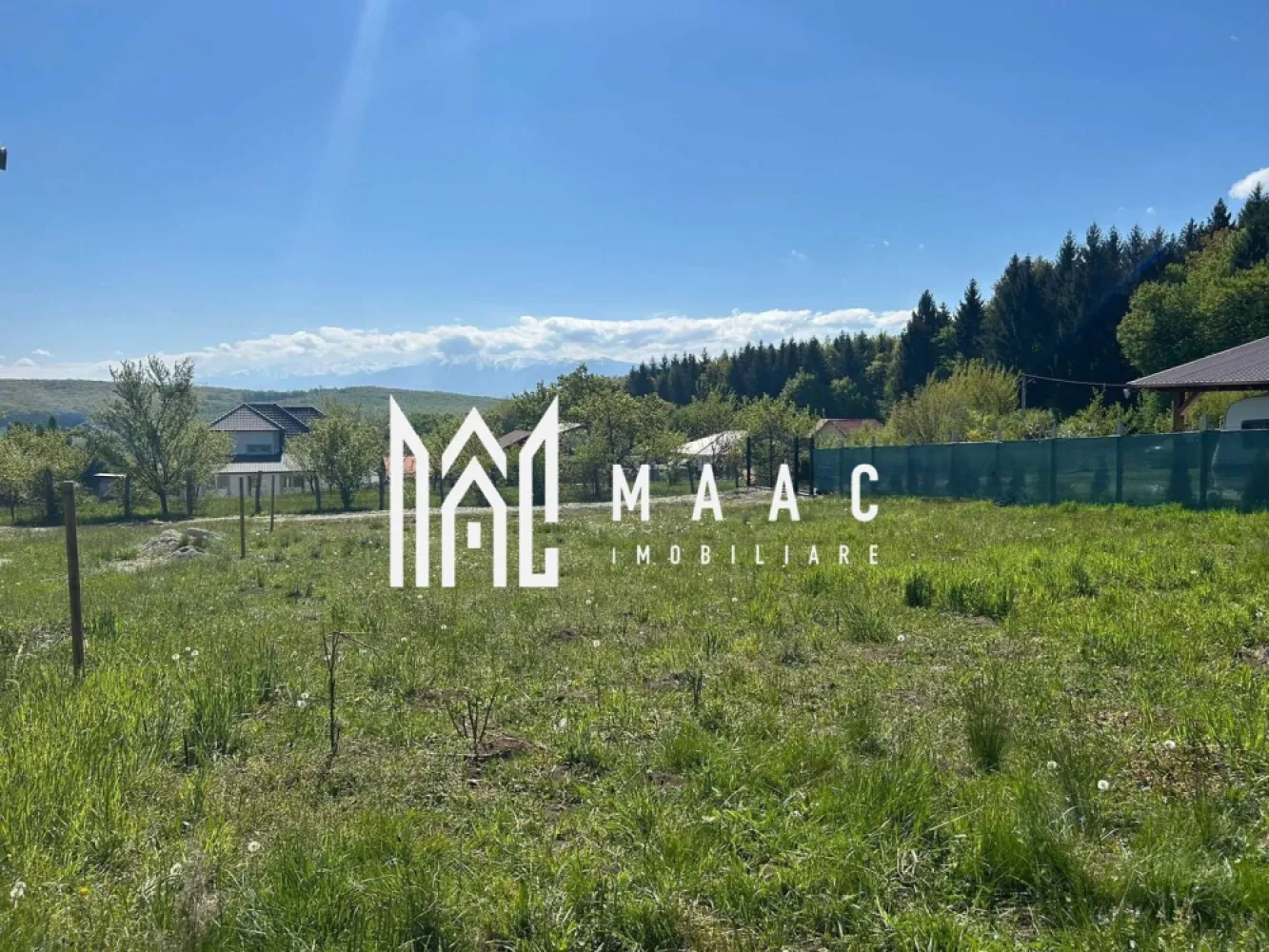 Teren | Intravilan | 600 MP | Tocile - MAAC Imobiliare vă propune spre vânzare un teren intravilan în suprafață de 600 mp, situat în Tocile, Sadu, o zonă apreciată pentru liniște, natură și peisaje deosebite.

Ideal atât pentru construirea unei case de familie, cât și pentru o casă de vacanță, departe de agitația orașului.

Proprietatea oferă un cadru natural plăcut și o poziționare avantajoasă, fiind amplasată între case deja construite, într-o comunitate în dezvoltare.

Caracteristici teren:
suprafață: 600 mp
destinație: locuință individuală / casă de vacanță
deschidere bună și poziționare facilă
acces rapid din drumul județean Cisnădie–Sadu

Utilități și facilități:
apă: la limita terenului
curent electric și canalizare: la aproximativ 130 m
deține ATR (aviz tehnic de racordare) pentru curent trifazic
proiect tehnic complet pentru locuință unifamilială (cu toate avizele incluse)

Avantaje:
vedere panoramică deosebită
la doar 50 m de liziera pădurii
zonă liniștită, ideală pentru relaxare
potrivit pentru locuire permanentă sau casă de vacanță
vecinătăți deja dezvoltate

Localizare:
zonă Tocile – Sadu
acces facil către Cisnădie și Sibiu
cadru natural, perfect pentru iubitorii de aer curat și liniște

Pentru mai multe informații sau pentru programarea unei vizionări, contactați-ne specificand: ID: CP3066404.