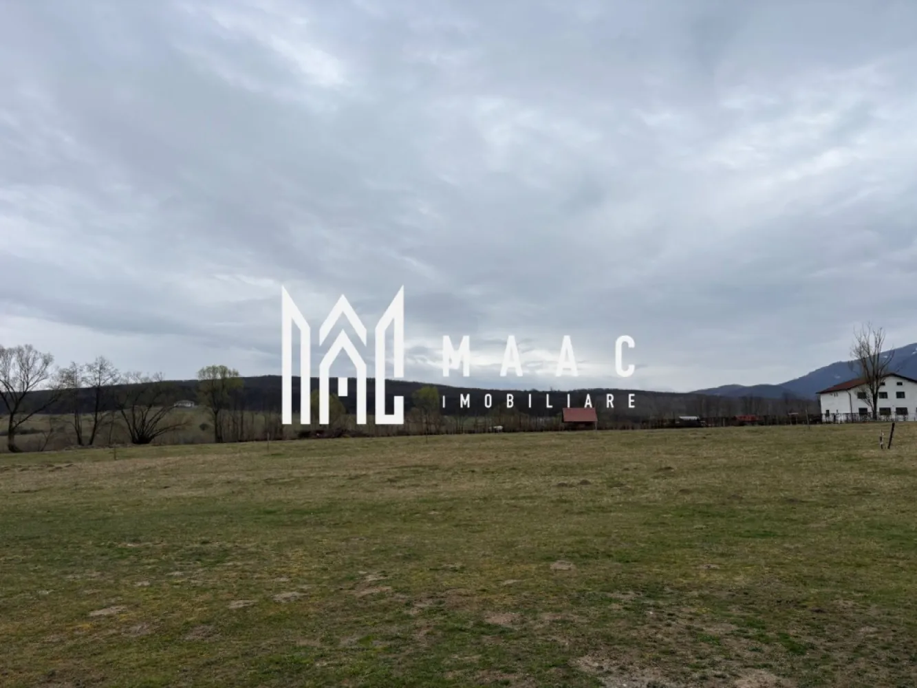 Teren intravilan Tocile, 660 mp, deschidere 17 m, utilități - MAAC Imobiliare va oferă spre vânzare teren intravilan situat în zona Tocile, pe strada Tocile de Jos, o locație liniștită, ideală pentru construcția unei locuințe.

Suprafața terenului este de 660 mp, cu o deschidere de 17 metri la stradă, oferind multiple posibilități de construire. Terenul beneficiază de o priveliște deosebită către munți, perfectă pentru cei care își doresc liniște, aer curat și peisaje naturale.

Toate utilitățile (apă, curent,canalizare) se află în fața terenului, facilitând racordarea rapidă. Accesul este facil, iar zona este în plină dezvoltare.

Ideal pentru casă de vacanță sau locuință permanentă

Pentru mai multe detalii precizați ca ați văzut anunțul cu ID CP 2987592