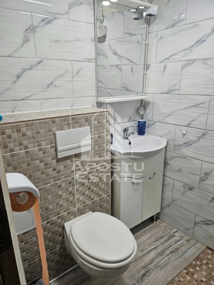 Apartament cu 1 camere de inchiriat, petfriendly, Buziasului,Timisoara - Agentia imobiliara APOSTU ESTATE va propune spre inchiriere un apartament cu 1 camere, spatios si luminos, situat in zona Buziasului, o zona linistita si bine pozitionata din Timisoara, potrivit pentru cupluri sau studenti care isi doresc o locuinta unde sa se simta confortabil si cu acces facil catre scoli, statii de autobuz, supermarketuri , magazine de zona, parcuri.

Suprafata utila: 22 mp
Compartimentare eficienta:
-Hol de acces 
-Bucatarie complet mobilata si utilata
-Dormitor mobilat si utilat
-Baie prevazuta cu dus

Confort si facilitati:
-Incalzirea apartamentului: colterm
-Apartamentul este complet mobilat si utilat
-Se accepta animale de companie de catre proprietar

Localizare:
-Timis,Timisoara, zona Buziasului– acces facil spre magazine, scoli, parcuri si mijloace de transport in comun.

Ideal pentru:
-Cupluri
-Studenti

Disponibilitate: imediata
Pret chirie lunara: 250 euro ( usor negociabil)
Programeaza o vizionare pentru a-ti putea imagina viitorul aici!
ID intern: CP3213203