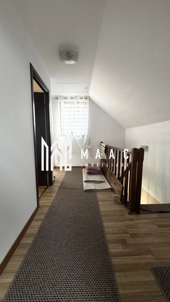 Casă 3 camere I 1250 mp teren I Porumbacu de jos-sat Colun - MAAC imobiliare va propune spre vânzare o casă finalizată în 2021, cu 3 camere, situată într-o zonă liniștită, ideală pentru locuit sau casă de vacanță, in Colun.

Casa are o configurare lejera, e solid construita, din caramida rosie, cu placa de beton intre nivele, parchet triplustratificat, centrala electrica si calorifere, panouri pentru apa calda, izolata termic, acoperis din tigla ceramica. 
Proprietatea este insorita si ofera, in zilele frumoase, o priveliste superba.

Utilitati- apa de la sistemul comunal, canalizarea-cu fosa pe 2 zone, curent (si trifazic).
La parter regasim bucatarie cu living open space, camera tehnica, baie cu vana si geam de aerisire, hol, casa scarii iar la mansarda-2 dormitoare, balcon, acces pre pod.
Se preda partial mobilata/utilata.
In spatele casei, spre zona de curte, exista o terasa marginita de o bucatarie de vara, mobilata si utilata.

Proprietatea detine si garaj, anexa, curte libera, fantana functionala, gradina.
-Garajul (cca 55mp) poate gazdui 3 masini. 
-Anexa, o constructie nefinalizata inca, este folosita acum pentru depozitare dar este conectata la canalizare si poate fi transformata intr-o zona rezidentiala.
-Curtea libera are cca 500 mp si este amenajata ca zona de relaxare, verde.
-Partea de gradina, dispusa in partea din spate a proprietatii este ingradita si poate fi folosita pentru activitati de gradinarit.

Proprietatea are acces rapid, fiind la doar 5 km de noua Autostradă A13 (Sibiu–Brașov).
În apropiere se află munții Făgăraș, Transfăgărășanul, Mănăstirea Cârța, Palatul Brukenthal Avrig, Valea Avrigului , Albota , Castelul de Lut (Castelul Zânelor), zone turistice de mare interes.
O alegere excelentă pentru relaxare, turism sau investiție.

Pentru mai multe detalii precizați ca ați văzut anunțul cu ID CP2860947