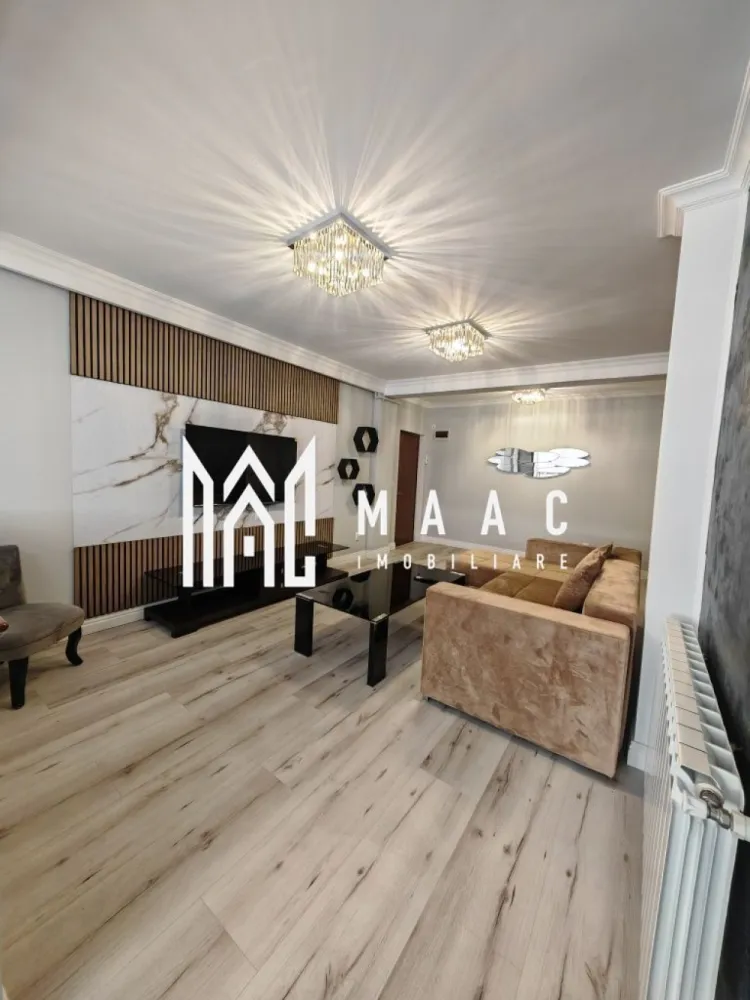 Apartament 2 camere | Etaj 3 | Parcare subterana | Central - Apartamentul are o suprafață utilă de 51 mp și este situat la etajul 3 al unei vile cu 3 etaje, construită în anul 2013. Locuința este complet renovată, cu mobilier și electrocasnice noi, fiind pregătită pentru mutare imediată.

Compartimentarea este practică și modernă:

living luminos cu bucătărie open space
dormitor confortabil
baie
balcon închis și izolat termic

Imobilul dispune de curte interioară închisă, cu poartă automată cu telecomandă, oferind siguranță și intimitate. Apartamentul beneficiază și de loc de parcare subteran.

Se închiriază complet mobilat și utilat, fiind dotat cu:

mașină de spălat haine
mașină de spălat vase
plită electrică
cuptor
cuptor cu microunde
frigider
centrală termică proprie
TV Smart nou (140 cm)
colțar și pat noi

Condiții de închiriere:

perioadă minimă contractuală: 12 luni
garanție în cuantumul unei chirii
se acceptă doar o singură persoană
nu se acceptă animale de companie

Pentru mai multe detalii sau pentru programarea unei vizionări, contactați echipa MAAC Imobiliare.
ID: CP2987816.