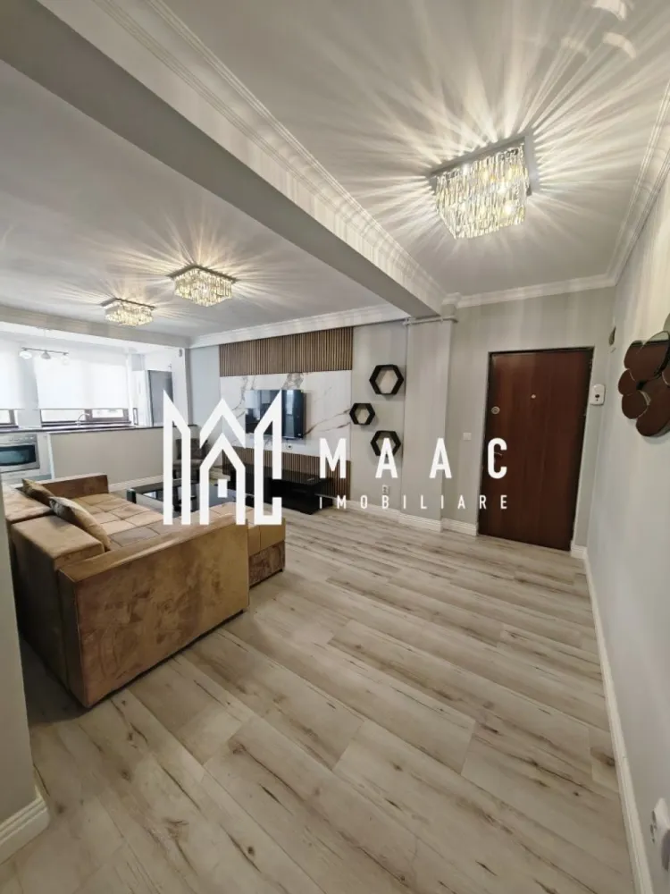 Apartament 2 camere | Etaj 3 | Parcare subterana | Central - Apartamentul are o suprafață utilă de 51 mp și este situat la etajul 3 al unei vile cu 3 etaje, construită în anul 2013. Locuința este complet renovată, cu mobilier și electrocasnice noi, fiind pregătită pentru mutare imediată.

Compartimentarea este practică și modernă:

living luminos cu bucătărie open space
dormitor confortabil
baie
balcon închis și izolat termic

Imobilul dispune de curte interioară închisă, cu poartă automată cu telecomandă, oferind siguranță și intimitate. Apartamentul beneficiază și de loc de parcare subteran.

Se închiriază complet mobilat și utilat, fiind dotat cu:

mașină de spălat haine
mașină de spălat vase
plită electrică
cuptor
cuptor cu microunde
frigider
centrală termică proprie
TV Smart nou (140 cm)
colțar și pat noi

Condiții de închiriere:

perioadă minimă contractuală: 12 luni
garanție în cuantumul unei chirii
se acceptă doar o singură persoană
nu se acceptă animale de companie

Pentru mai multe detalii sau pentru programarea unei vizionări, contactați echipa MAAC Imobiliare.
ID: CP2987816.