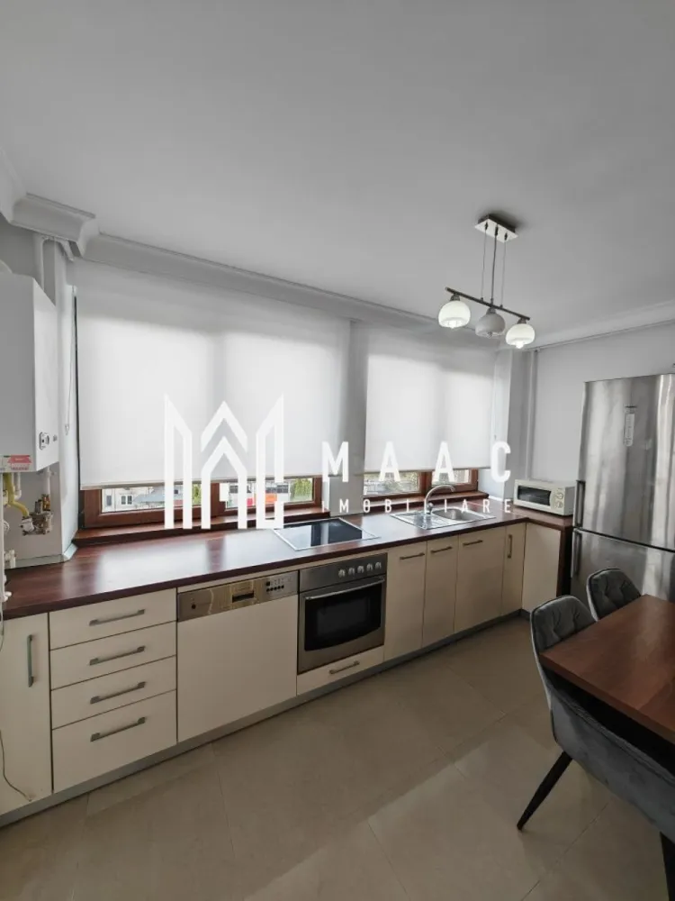 Apartament 2 camere | Etaj 3 | Parcare subterana | Central - Apartamentul are o suprafață utilă de 51 mp și este situat la etajul 3 al unei vile cu 3 etaje, construită în anul 2013. Locuința este complet renovată, cu mobilier și electrocasnice noi, fiind pregătită pentru mutare imediată.

Compartimentarea este practică și modernă:

living luminos cu bucătărie open space
dormitor confortabil
baie
balcon închis și izolat termic

Imobilul dispune de curte interioară închisă, cu poartă automată cu telecomandă, oferind siguranță și intimitate. Apartamentul beneficiază și de loc de parcare subteran.

Se închiriază complet mobilat și utilat, fiind dotat cu:

mașină de spălat haine
mașină de spălat vase
plită electrică
cuptor
cuptor cu microunde
frigider
centrală termică proprie
TV Smart nou (140 cm)
colțar și pat noi

Condiții de închiriere:

perioadă minimă contractuală: 12 luni
garanție în cuantumul unei chirii
se acceptă doar o singură persoană
nu se acceptă animale de companie

Pentru mai multe detalii sau pentru programarea unei vizionări, contactați echipa MAAC Imobiliare.
ID: CP2987816.