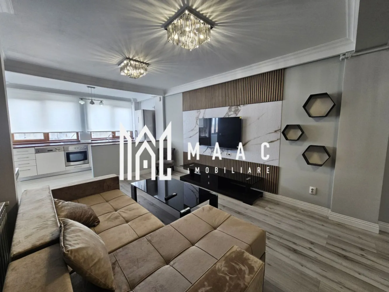 Apartament 2 camere | Etaj 3 | Parcare subterana | Central - MAAC Imobiliare vă propune spre vânzare un apartament modern cu 2 camere, in apropierea pietei Cibin, situat la doar 5 minute de mers pe jos de Piața Mare. 

Apartamentul are o suprafață utilă de 51 mp și este amplasat la etajul 3 al unei vile cu 3 etaje, construită în anul 2013. Locuința a fost complet renovată, fiind pregătită pentru mutare imediată, cu finisaje și mobilier noi.

Compartimentarea este practică și:

living luminos cu bucătărie open space
dormitor confortabil
baie
balcon închis și izolat termic

Imobilul beneficiază de curte interioară închisă, cu poartă automată cu telecomandă, oferind un plus de siguranță și intimitate. De asemenea, proprietatea include loc de parcare subteran.

Apartamentul se vinde complet mobilat și utilat, fiind dotat cu:

mașină de spălat haine
mașină de spălat vase
plită electrică
cuptor
cuptor cu microunde
frigider
centrală termică proprie
TV Smart nou (140 cm)
colțar și pat noi

Datorită poziției excelente, la câteva minute de centrul istoric, proprietatea este ideală atât pentru locuință personală, cât și pentru investiție în regim hotelier sau închiriere pe termen lung. 

Pentru mai multe detalii sau pentru programarea unei vizionări, contactați echipa MAAC Imobiliare.
ID: CP2987739.