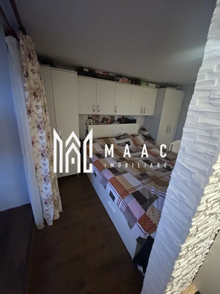Apartament 2 Camere | 38,6 Mp | Pivniță 4 Mp | Zona Ultracentrală - MAAC Imobiliare vă propune spre vânzare un apartament cu 2 camere spațios și bine compartimentat

Vă prezentăm un apartament cu o suprafață utilă de 38,5 mp, ideal atât pentru locuit, cât și pentru investiție.

Compartimentare și beneficii:

Cameră luminoasă
Dormitor confortabil
Bucătărie spațioasă, cu posibilitate de închidere
Baie
Pivniță de 4 mp
Acces la pod și uscătorie

Proprietatea a fost renovată complet în anul 2012, atât din punct de vedere electric, cât și sanitar. De asemenea, acoperișul imobilului a fost renovat în același an, oferind un plus de siguranță și confort.

Apartamentul dispune de centrală proprie și încălzire prin calorifere, asigurând un control eficient al costurilor și confort termic pe tot parcursul anului.

Avantaje:

Suprafață generoasă pentru un apartament cu 2 camere
Bucătărie separată (posibilitate de închidere)
Centrală proprie
Spații suplimentare: pivniță, pod, uscătorie
Imobil întreținut, cu acoperiș renovat

Pentru mai multe detalii sau pentru programarea unei vizionări, vă rugăm să ne contactați specificând ID: CP2993226.