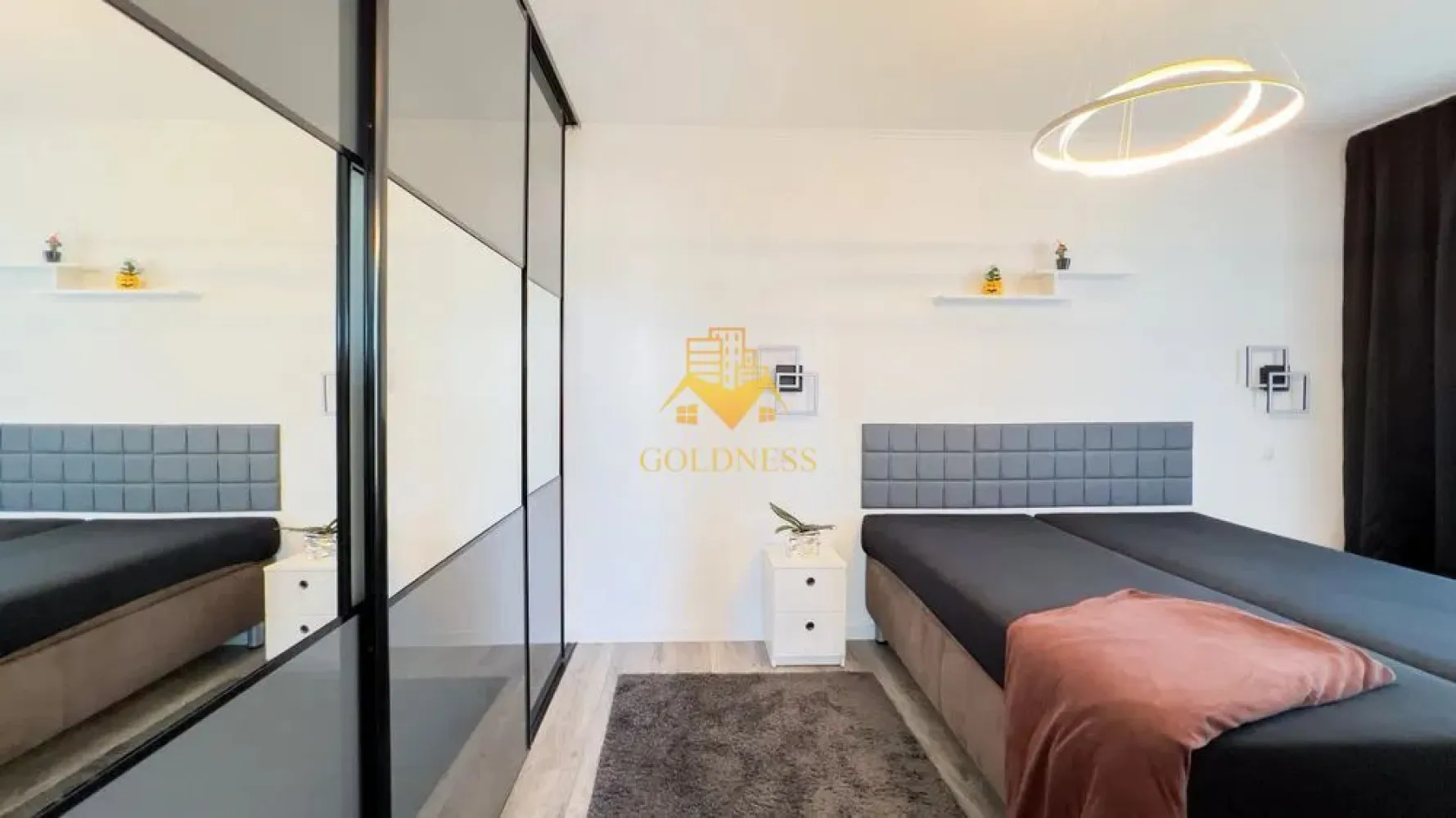 Penthouse, Openspace, Floresti, Vivo,Parcare, Lux, Avram Iancu,Razoare - GOLDNESS Imobiliare vă propune spre închiriere un apartament cu 3 camere complet mobilat și utilat, la etajul 2 într-un imobil de 2 etaje, în Floresti!
Parcare inclusa!
Se află în apropierea stațiilor de transport în comun, magazine, restaurante, spații verzi, farmacii, etc. 

Apartamentul este compartimentat astfel:
 - dormitor cu pat matrimonial, dressing, noptiere
 - dormitor cu canapea extensibila, iesire pe terasa
 - living cu bucatarie open space complet utilată și mobilată, canapea extensibilă, loc de servit masa 
 - baie cu cabina de dus, calorifer port prosop și dulap pentru depozitare.
 - terasa de 60 mp.

Imobilul este dotat cu toate cele necesare- centrală proprie, frigider, aragaz, hotă, mașină de spălat haine, etc. 

Dacă sunteți interesați de acest apartament și doriți să îl vizionați, dar și pentru alte oferte nu ezitați să ne contactați telefonic sau prin e-mail. Vă stăm la dispoziție!
Pentru intermediere se percepe un comision de 50% din prețul chiriei!
