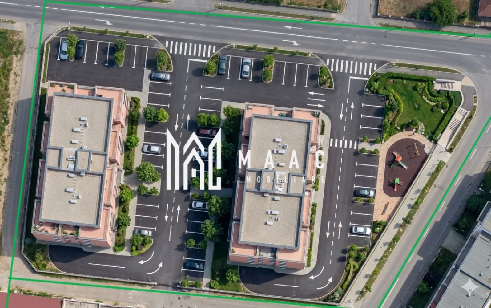 Teren | 31.300 MP | Intravilan | Dezvoltare Imobiliară | PUZ Aprobat - MAAC Imobiliare vă propune spre vânzare o oportunitate investițională de elită în Sibiu: un proiect rezidențial complet, cu documentația completă de autorizație, situat strategic lângă Prima Shopping Center și cartierul Veteranii de Război.

Proiectul beneficiază de un concept modern, cu infrastructură integrată și indicatori urbanistici optimi, fiind pregătit pentru demararea lucrărilor în cel mai scurt timp.

Cifre Cheie și Indicatori (Conform Bilanț Total după noul PUG):

Suprafață teren (după cedare): 31.300 mp

Regim de înălțime: Subsol + Parter + 3 Etaje + Mansardă/Etaj Retras

Capacitate Proiect: 19 corpuri de clădire

Unități: 341 apartamente și 30 spații de servicii/comerciale

Parcări: 1.3 locuri/unitate locativă cu 60% la Subsol sau 1.7 locuri/unitate locativă ce pot fi toate suprateran. 

Există posibilitatea amenajării parcărilor la parter în loc de Subsol fără a se modifica suprafața construită actuală.

Indicatori Urbanistici: POT 30% | CUT 1.2

Suprafețe Construite (S.C.D.): 32.403 mp (fără subsol) / 47.489 mp (totală cu subsol, terase și balcoane)

Infrastructură și Facilități Incluse:
Drumuri și Acces: Acces auto și pietonal clar reglementat; drumuri existente și propuse prin PUZ aprobat.

Gata de Start: Toate documentele pentru autorizație sunt depuse (termen eliberare 2-3 luni), cu devize complete pentru gaz, curent, apă și canalizare.

Execuție "la cheie": Proprietarul trage toate utilitățile și realizează infrastructura (drumuri, parcări, spații verzi), costuri incluse în preț (cu un adaos de 70-80 euro peste preț pentru execuție).

Dotări ansamblu: 3 locuri de joacă, zone verzi generoase și platforme dedicate pentru colectarea selectivă a deșeurilor (pubele separate pentru locatari și agenți economici - 13,5 mp/platformă).

Flexibilitate pentru Investitori și Modalități de Plată:

Vânzare în diviziune: Terenul este împărțit în 3 CF-uri separate, Parcela 1: 19 208 mp, Parcela 2: 4619 mp, Parcela 3: 7500 mp, oferind posibilitatea ca 3-4 dezvoltatori să achiziționeze câte un bloc individual, conform schiței atașate la contract.

Arhitectură Unitară: Se condiționează păstrarea aspectului exterior al clădirilor pentru a asigura un design vizual coerent al întregului ansamblu.

Căutăm parteneri cu potențial financiar și experiență pentru o colaborare pe termen lung în acest proiect de referință.

Se poate face parteneriat și pe parcele de câte un bloc sau două dacă sunt mai mulți dezvoltatori.

Pentru documentația completă și vizionări, contactați-ne și specificați codul de identificare al proprietății ID: CP2976650.