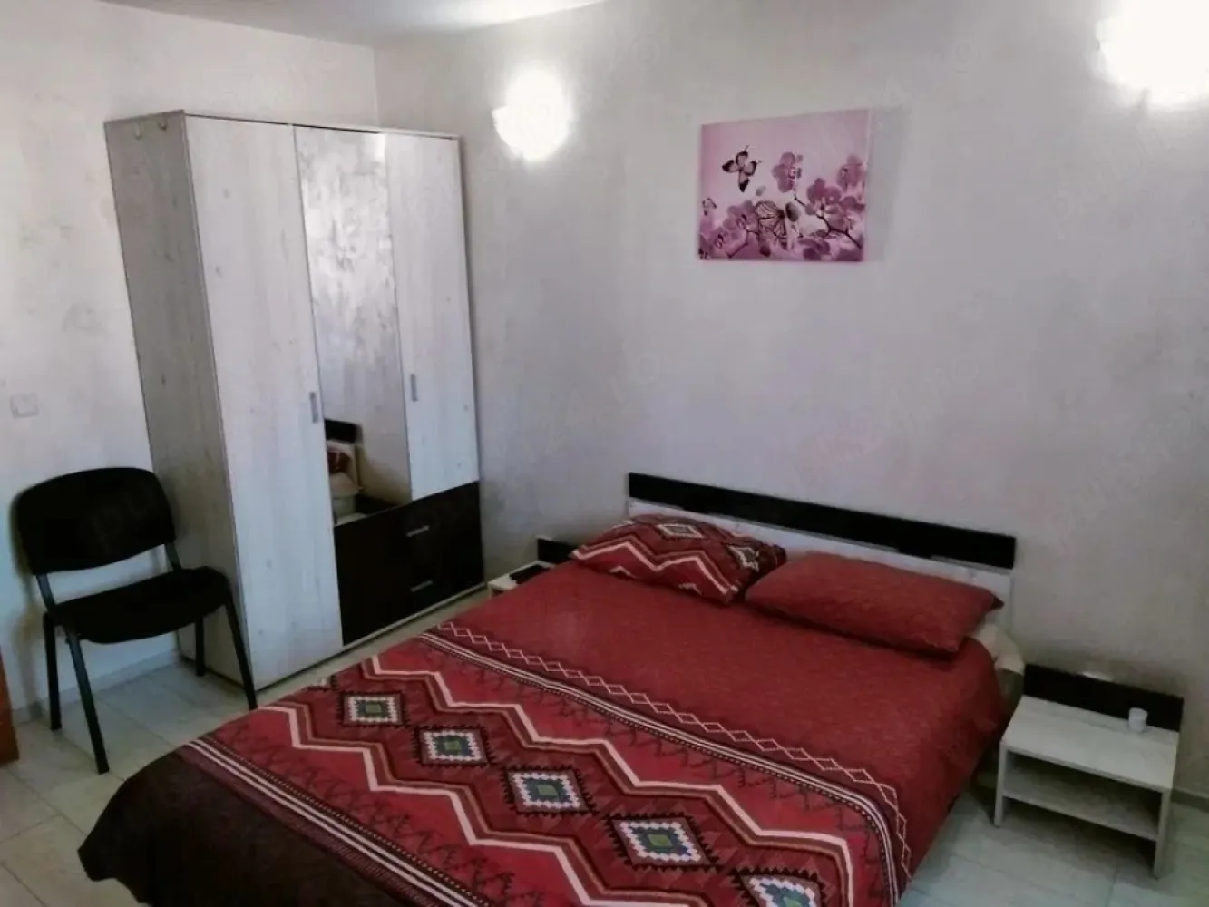 De inchiriat - garsoniera, Tiglina 1 - A-uri, langa Tribunal, 290 euro - Se ofera spre închiriere o garsonieră complet renovată și mobilată, situată în cartier Tiglina 1,, A-uri, etaj 4.

Detalii apartament:
Localizare: Tiglina 1, etaj 4
Stare: recent renovată, mobilată și utilată complet
Încălzire: centralizată, cu costuri reduse iarna
Apă caldă: menajeră prin boiler
Bucătărie: aragaz cu butelie de gaz
Se inchiriaza pentru termen lung

Conditii financiare
Chirie lunară: 290 euro
Garantie: 290 euro
Se percepe comision de intermediere la semnarea contractului

Această garsonieră este ideală pentru o persoană sau un cuplu care caută confort într-o zonă liniștită, dar bine conectată la oraș.
Pentru mai multe detalii sau programare vizionare, te rog să mă contactezi la numărul: 0746.252.252 (Liliana Ene)
Oferta este intermediată prin agenția Mag Invest.