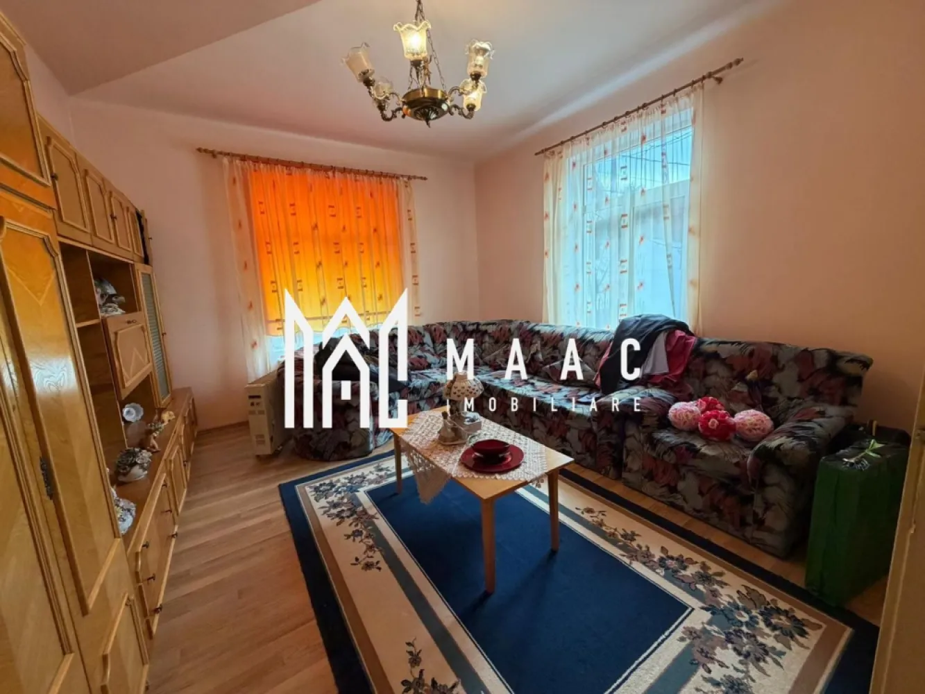 Casa individuala | 4 camere | Teren 978 | Zona Turnisor - MAAC Imobiliare vă propune spre vânzare o casă spațioasă și bine compartimentată, situată într-o zonă liniștită, ideală pentru o familie care își dorește confort, intimitate și un spațiu generos pentru relaxare. Proprietatea oferă multiple avantaje atât pentru locuire permanentă, cât și pentru investiție, beneficiind de o curte liberă generoasă și numeroase spații auxiliare utile.

Imobilul este compus din 4 camere luminoase și bine proporționate, pivniță și demisol, oferind posibilități variate de amenajare și utilizare, fie pentru depozitare, fie pentru crearea unor spații funcționale suplimentare. Casa dispune și de garaj, asigurând protecție și confort pentru autoturism pe tot parcursul anului.

Curtea liberă, cu suprafața de 660 mp, reprezintă un adevărat avantaj pentru viitorii proprietari, fiind amenajată cu zonă de grătar, grădină și spațiu de relaxare, perfecte pentru petrecerea timpului liber alături de familie și prieteni. În plus, proprietatea beneficiază de dependințe, ideale pentru activități gospodărești sau pentru depozitare suplimentară.

Compartimentare și dotări:
-4 camere spațioase
-Pivniță și demisol
-Garaj
-Curte liberă de 660 mp
-Zonă de grătar
-Grădină și spațiu de relaxare
-Dependințe
-Zonă liniștită, potrivită pentru locuit

Această casă reprezintă o alegere excelentă pentru cei care caută o proprietate spațioasă, cu teren generos și multiple posibilități de amenajare, într-o zonă potrivită pentru un stil de viață confortabil și relaxant.

Pentru mai multe informații și programarea unei vizionări, vă rugăm să contactați echipa MAAC Imobiliare și să menționați CP2993827 la telefon.