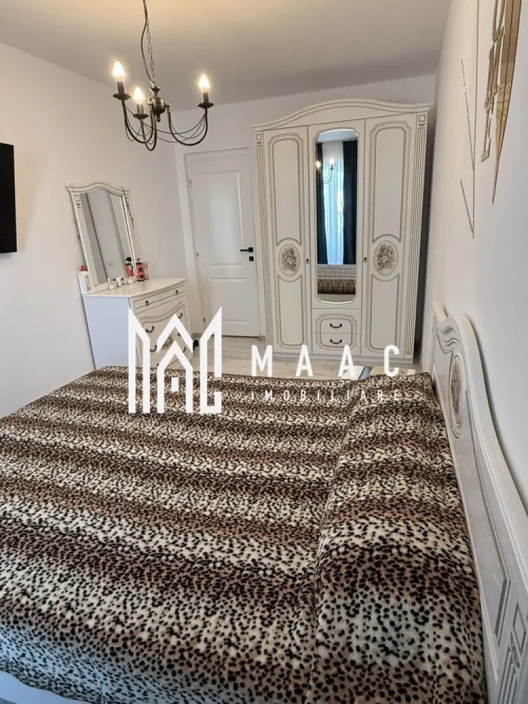 Apartament 3 camere | Parcare | Decomandat | City Rezidence - MAAC Imobiliare vă propune spre vânzare un apartament spațios în City Residence, situat într-o zonă centrală a Sibiului, ideal atât pentru locuire personală, cât și pentru investiție.

Proprietatea are o suprafață utilă de 64 mp și beneficiază de o terasă generoasă de 12 mp, un avantaj important pentru confortul zilnic. Apartamentul este amplasat la etajul 4 din 5, într-un imobil modern dotat cu lift.

Locuința se vinde mobilată și utilată, fiind pregătită pentru mutare imediată sau pentru exploatare în regim de închiriere.

Compartimentare practică

Living open space cu bucătărie

2 dormitoare

2 băi

Hol

Terasă mare – 12 mp, ideală pentru zonă de relaxare

Avantaje

Ansamblu rezidențial modern – City Residence

Zonă centrală, cu acces rapid către punctele de interes

Apartament luminos și bine compartimentat

Lift în imobil

Terasă spațioasă, greu de găsit la această categorie

Potrivit pentru locuit sau investiție cu randament bun

 Localizare: City Residence, Sibiu
 Pentru mai multe detalii și programarea unei vizionări, vă rugăm să ne contactați menționând ID: CP2945687.