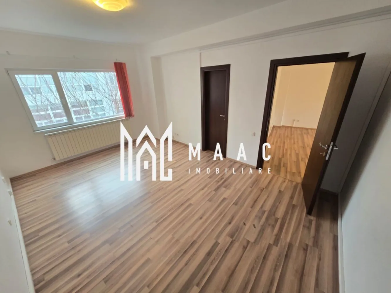 Apartament 4 camere | Decomandat | Calea Mosilor - Bucuresti - MAAC Imobiliare va propune spre vanzare un apartament cu 4 camere situat la etajul 2 in Bucuresti strada Calea Mosilor.

Beneficii:
- etaj 2 bloc cu lift
- suprafata utila 105 mp
- 4 camere
- 2 bai
- 2 balcoane
- 3 aer conditionat
- boxa la subsol
- apartamentul se preda exact ca in poze , la cheie

Pretul de vanzare al apartamentului este de 185.000 euro ( este pe firma, TVA inclus )

Pentru mai multe informatii sau pentru a programa o vizionare, va rugam specificati ID: CP2993403