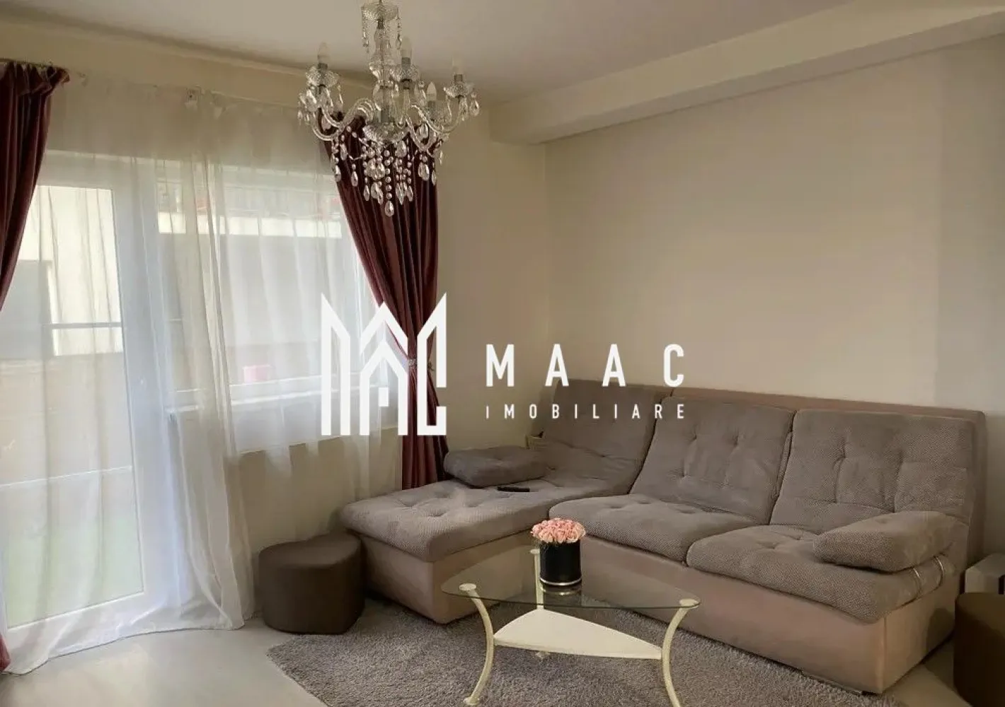 Apartament 3 camere | Gradina | 59 MPU | Mobilat | Selimbar - MAAC Imobiliare va prezinta un apartament cu 3 camere, parter + curte proprie 74 mp situat in Șelimbăr, zona Triajului.

Prezentare generală:
Situat la parterul unui bloc cu doar 9 apartamente
Curte proprie de 74 mp
Apartamentul se vinde mobilat și utilat complet, fiind pregătit pentru mutare imediată, fără investiții suplimentare

Date tehnice:
Suprafață construită: 73 mp
Suprafață utilă: 58,8 mp
Construcție finalizată în 2019
Parcare privată chiar în fața porții

Compartimentare:
Living cu bucătărie open-space
Două dormitoare 
Două băi 
Acces direct spre curtea proprie
Dotări și finisaje
Mobilat și utilat complet

Locație:
Șelimbăr, zona Triajului, aproape de magazine, centre comerciale, transport și facilități esențiale.

Pentru mai multe detalii precizati telefonic ca ati vazut anuntul cu ID: CP2822389