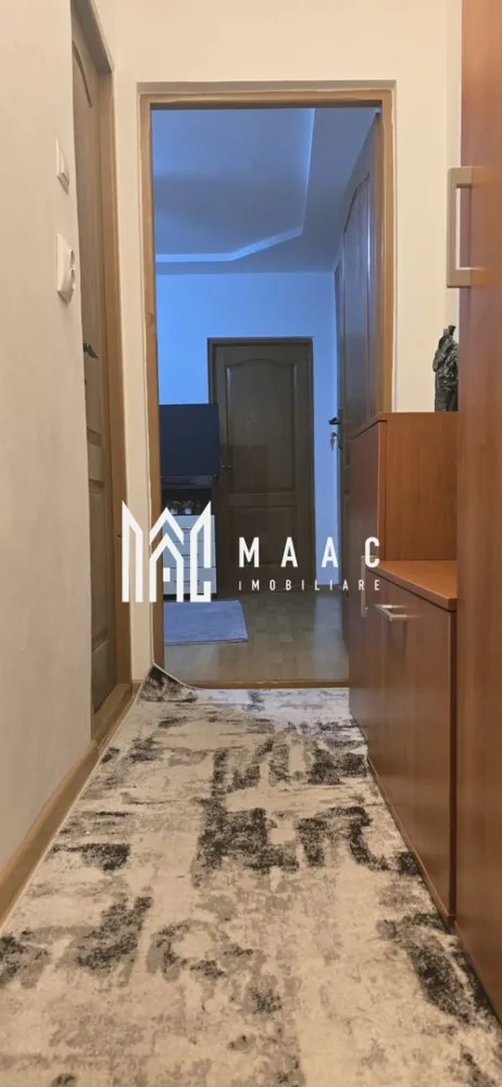 Apartament 2 Camere I Etaj 4/5 I Zona Vasile Aaron - Se oferă spre vânzare un apartament practic și bine poziționat, cu o suprafață de 36 mp, situat la etajul 4 din 5 (fără lift), ideal pentru locuit sau investiție.

Detalii principale:

suprafață utilă: 36 mp
etaj: 4 / 5
fără balcon (acces la uscătorie pe etaj)
încălzire pe gaz
apartament călduros, cu costuri reduse de întreținere

Compartimentare:
bucătărie separată
cameră spațioasă
baie
hol

Dotări:
se vinde mobilat și utilat
mașină de spălat
frigider
mobilier inclus

Avantaje:
poziționare excelentă, cu acces rapid la toate facilitățile
la doar 2 minute de supermarketuri, piață, parcuri, bănci
școli și grădinițe în apropiere
stații de autobuz la câțiva pași
acces rapid către autostradă (aprox. 5 minute)

 Ideal pentru locuință proprie
Potrivit pentru investiție (închiriere rapidă)
Costuri mici de întreținere

Pentru informati si vizionare: CP2959415