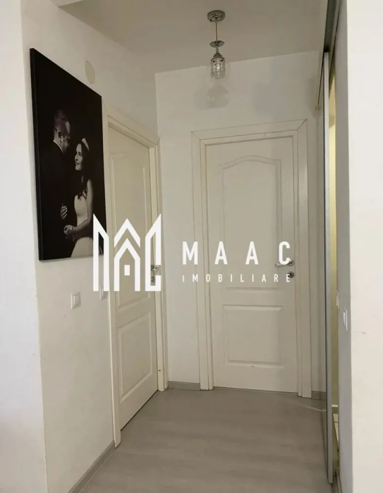 Apartament 3 camere | Gradina | 59 MPU | Mobilat | Selimbar - MAAC Imobiliare va prezinta un apartament cu 3 camere, parter + curte proprie 74 mp situat in Șelimbăr, zona Triajului.

Prezentare generală:
Situat la parterul unui bloc cu doar 9 apartamente
Curte proprie de 74 mp
Apartamentul se vinde mobilat și utilat complet, fiind pregătit pentru mutare imediată, fără investiții suplimentare

Date tehnice:
Suprafață construită: 73 mp
Suprafață utilă: 58,8 mp
Construcție finalizată în 2019
Parcare privată chiar în fața porții

Compartimentare:
Living cu bucătărie open-space
Două dormitoare 
Două băi 
Acces direct spre curtea proprie
Dotări și finisaje
Mobilat și utilat complet

Locație:
Șelimbăr, zona Triajului, aproape de magazine, centre comerciale, transport și facilități esențiale.

Pentru mai multe detalii precizati telefonic ca ati vazut anuntul cu ID: CP2822389