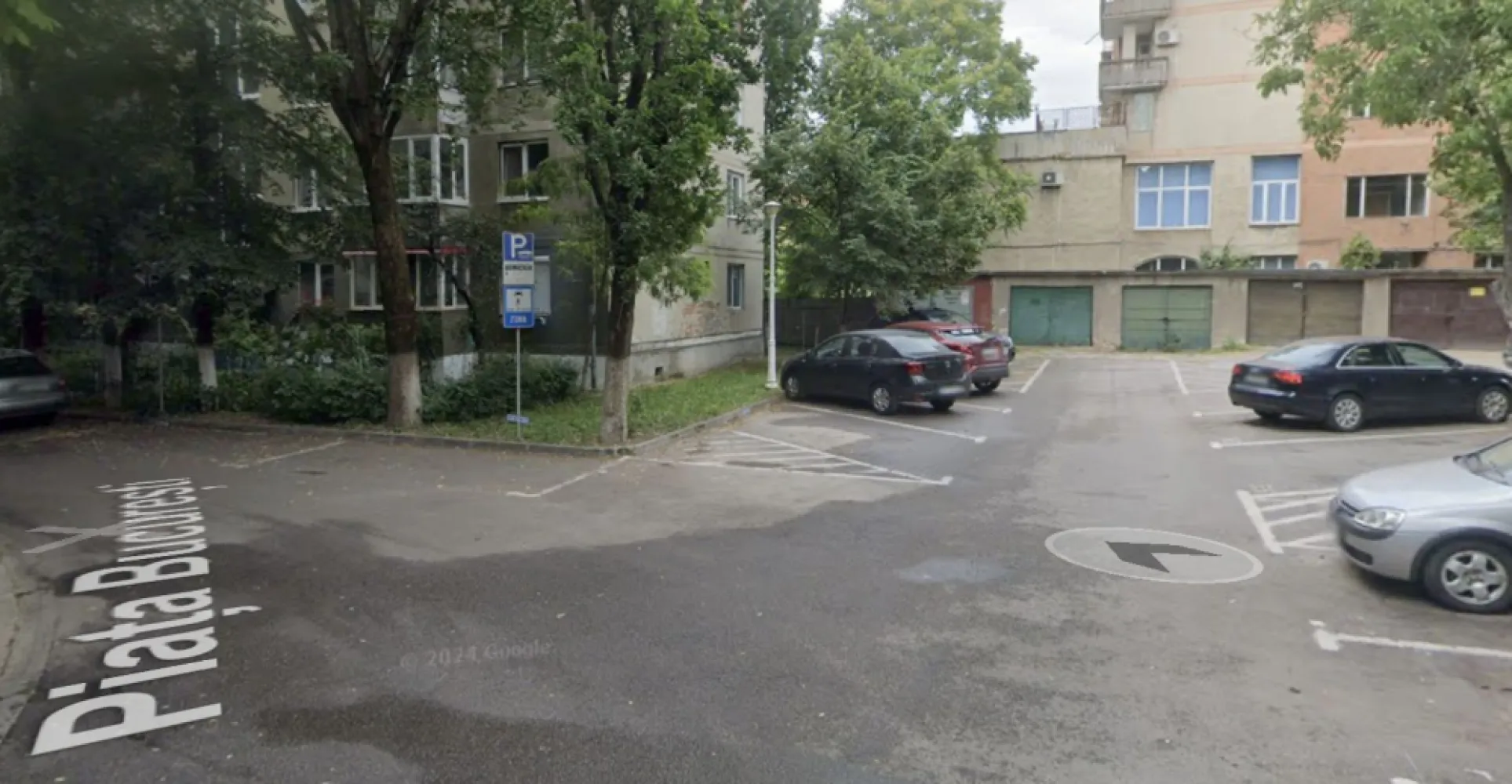 Garaj cu CF, 20 mp, Piata Bucuresti. 12 500 E (neg). Comision 0 - De vanzare: garaj din zidarie, suprafata utila 20 mp, CF propriu, Piata Bucuresti, Oradea. 12 500 Euro. Negociabil. Comision 0.

Dimensiuni aproximative 3,5m / 5,5m, inaltime la usa 1,9 m.