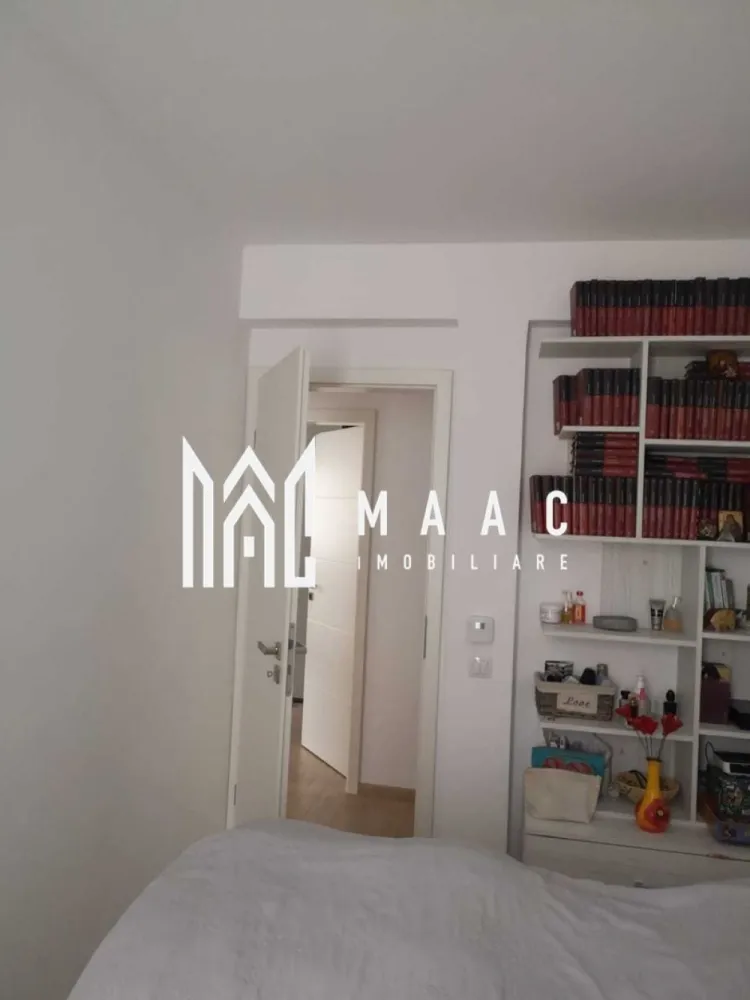 Casa 4 Camere I Duplex I Curte I Parcare I Arhitectilor - Se oferă spre vânzare o casă modernă, eficient compartimentată, ideală pentru o familie care își dorește confort, intimitate și un spațiu bine organizat.

Suprafață și compartimentare:
suprafață utilă: 80 mp
regim de înălțime: Parter + Etaj

Parter:
living cu bucătărie open-space
baie cu geam de aerisire
debara
casa scării

Etaj:
3 dormitoare (2 cu acces la balcon și vedere panoramică spre munți)
baie spațioasă cu cadă și geam mare
dressing
hol cu acces către toate încăperile

Exterior:
curte amenajată de 70 mp
pavaj + zonă verde
magazie din lemn (~15 mp), acoperită cu țiglă metalică
spațiu ideal pentru relaxare și servirea mesei
2 locuri de parcare (în curte și lateralul casei)

Finisaje și dotări premium:
centrală termică proprie pe gaz
încălzire în pardoseală cu termostate în fiecare cameră
aer condiționat la etaj
parchet dublu stratificat și gresie
băi complet finisate cu faianță și obiecte sanitare
instalații electrice complete (prize, întrerupătoare, corpuri iluminat)

Bucătărie:
mobilier realizat pe comandă din MDF vopsit
electrocasnice încorporate:
plită pe inducție
cuptor electric
mașină de spălat vase
hotă

Alte avantaje:
posibilitate de predare complet mobilată
compartimentare ideală pentru familie
priveliște frumoasă și zonă liniștita

 Locuință modernă, pregătită pentru mutare
 Spațiu exterior ideal pentru relaxare
Confort ridicat și eficiență energetică

PEntru informati si vizionari: CP2994672