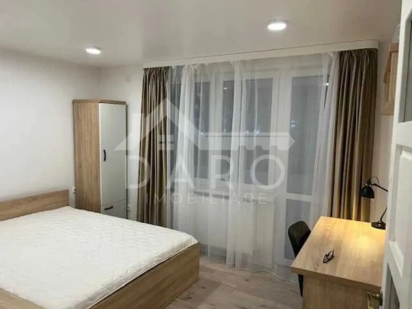 🌿 Închiriere apartament nou renovat, 2 dormitoare, aproape de UMF - 🏡 Închiriez apartament complet renovat – 2 dormitoare decomandate, zona Busuiocului, Târgu Mureș

📍 Strada Busuiocului nr. 2, într-un cartier tip parc, liniștit, cu multă verdeață, la doar 15-20 minute de mers pe jos de UMF și Căminele Studențești Cornisa.

✨ Detalii apartament:
• 2 dormitoare, ambele cu paturi duble și birouri
• Bucătărie spațioasă, baie și balcon foarte mare
• Renovat recent, totul nou
• Centrala termică proprie, geamuri termopan, TV, aragaz, frigider, cuptor microunde, mașină de spălat, aspirator etc.
• Posibilitate de adaptare a mobilierului în funcție de cerințele chiriașului

🔑 Disponibil imediat, se poate viziona oricând.
💰 Preț chirie: 450 € / lună
📞 Telefon: 0749 535 729

🏠 DARO Imobiliare – confort, liniște și proximitate în Târgu Mureș

REFA PROMOVAREA