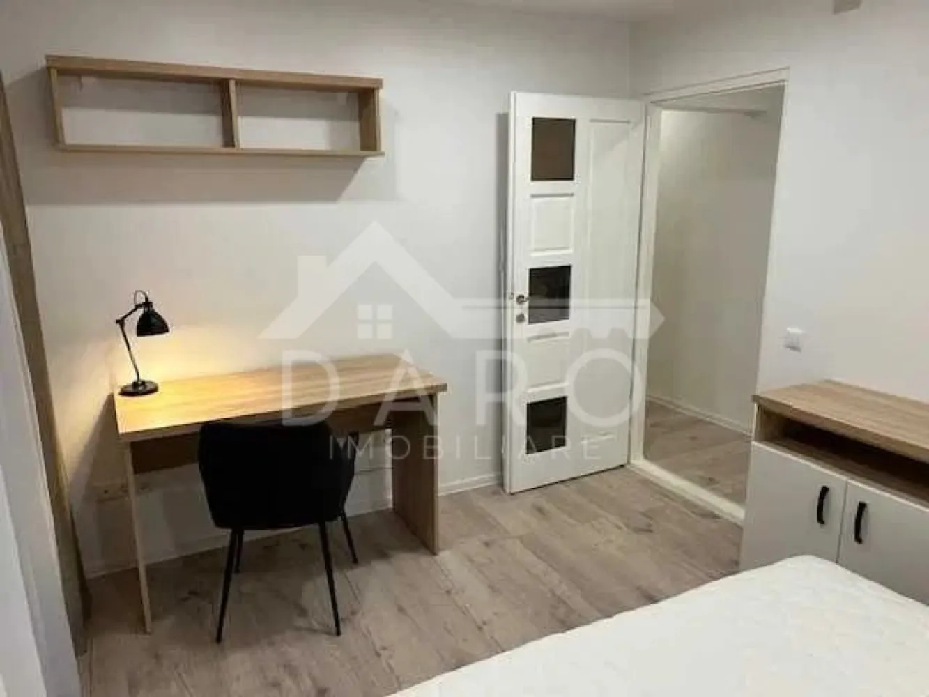 🌿 Închiriere apartament nou renovat, 2 dormitoare, aproape de UMF - 🏡 Închiriez apartament complet renovat – 2 dormitoare decomandate, zona Busuiocului, Târgu Mureș

📍 Strada Busuiocului nr. 2, într-un cartier tip parc, liniștit, cu multă verdeață, la doar 15-20 minute de mers pe jos de UMF și Căminele Studențești Cornisa.

✨ Detalii apartament:
• 2 dormitoare, ambele cu paturi duble și birouri
• Bucătărie spațioasă, baie și balcon foarte mare
• Renovat recent, totul nou
• Centrala termică proprie, geamuri termopan, TV, aragaz, frigider, cuptor microunde, mașină de spălat, aspirator etc.
• Posibilitate de adaptare a mobilierului în funcție de cerințele chiriașului

🔑 Disponibil imediat, se poate viziona oricând.
💰 Preț chirie: 450 € / lună
📞 Telefon: 0749 535 729

🏠 DARO Imobiliare – confort, liniște și proximitate în Târgu Mureș

REFA PROMOVAREA