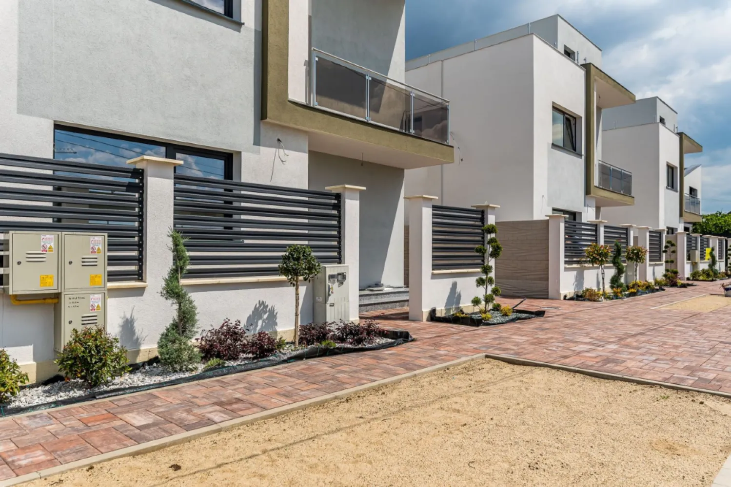 Casă nouă 2025 cu terasă rooftop – 5 camere, design modern, în Gai