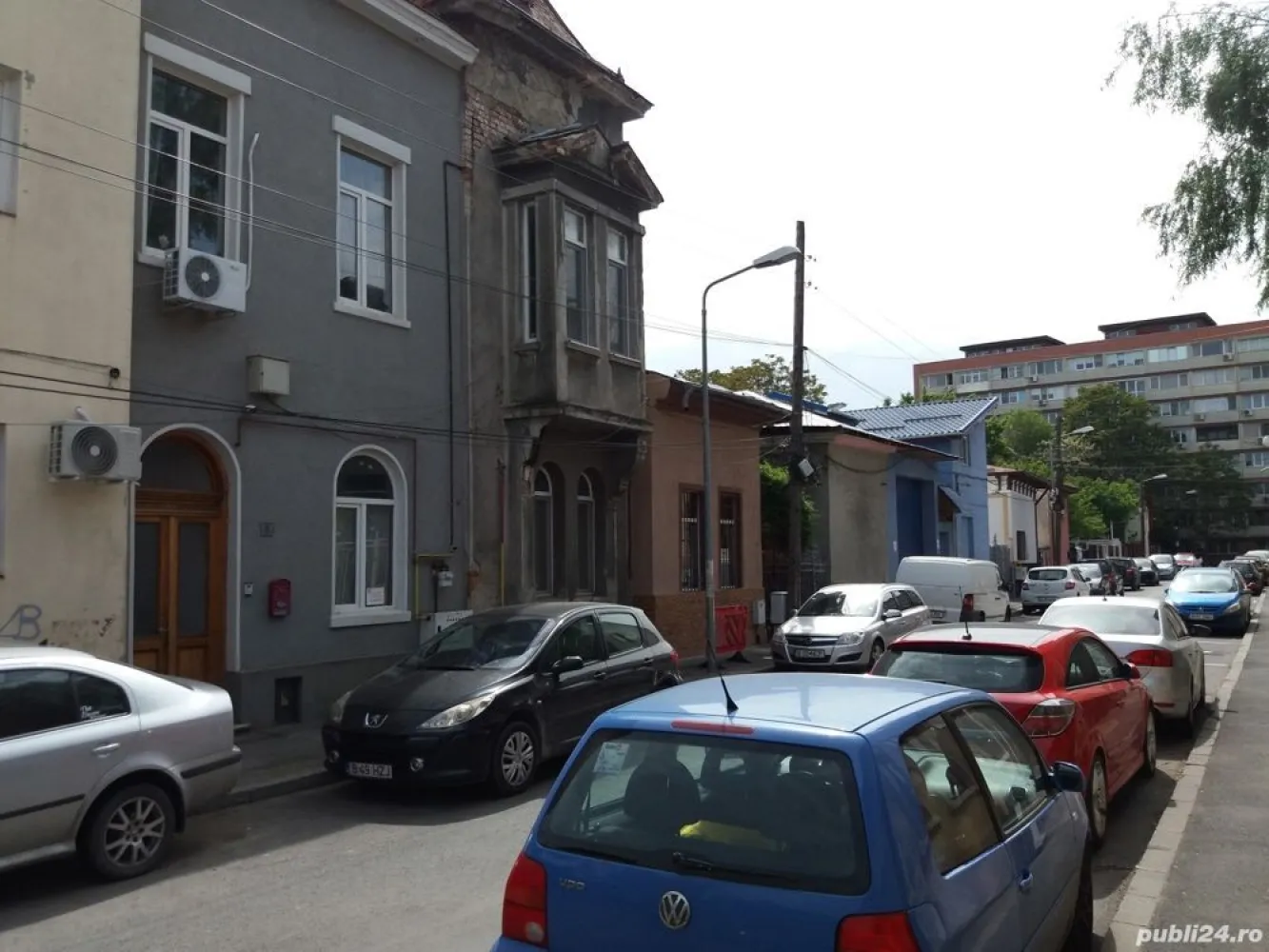 vand / inchiriez apartamente zona Unirii Tineretului - vand / inchiriez doua apartamente si o garsoniera la parter si etaj unu cu curte interioara situate intre Unirii si parcul Tineretului pe str Alexandru Balasanu nr 5.De preferat firme sau persoane fizice.Pret 500 euro / luna.