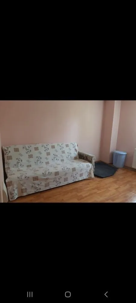 Inchirieri case/vile - Inchiriez 2 camere in casa la curte ,vila cu baie bucatarie utilate mobila apa calda gaze centrala unei familii serioase an zona giurgiului sector 4 pot fi contactat la tel 07******48