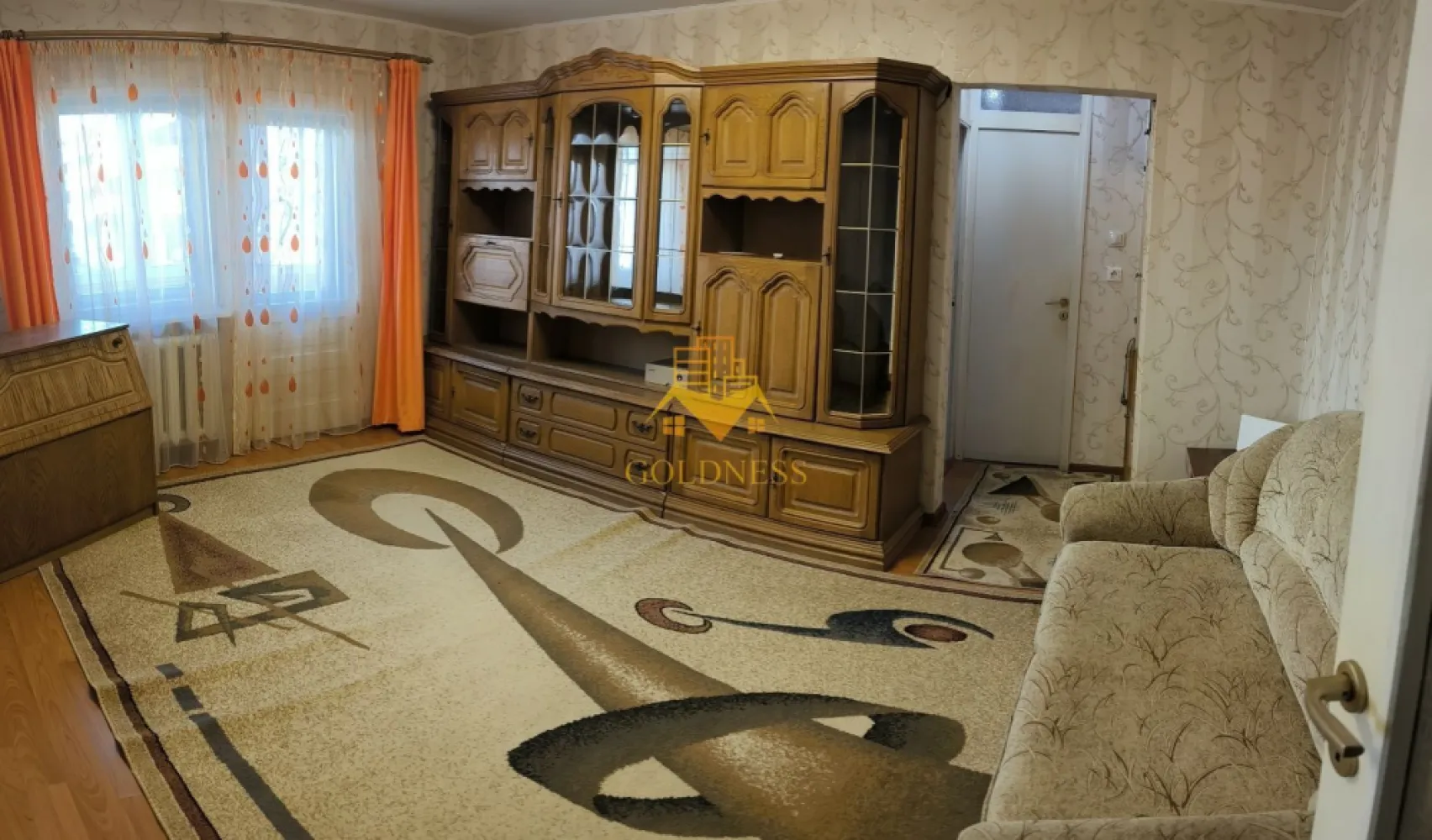 3 camere, Parcare,Gheorgheni, Interservisan, Iulius mall, FSEGA - GOLDNESS Imobiliare vă propune spre închiriere un apartament cu 3 camere complet mobilat și utilat, la etajul 2 într-un imobil de 4 etaje, în Cartierul Gheorgheni.
Dispune de loc de parcare!
Se află în apropierea stațiilor de transport în comun, magazine, restaurante, spații verzi, farmacii, etc. 

Apartamentul este compartimentat astfel:
 - 2 dormitoare, pat matrimonial, dressing, noptiere
 - living cu bucatarie open space complet utilată și mobilată, canapea extensibilă, loc de servit masa 
 - baie cu cada, calorifer port prosop și dulap pentru depozitare.
 - 2 balcoane, unul închis.

Imobilul este dotat cu toate cele necesare- centrală proprie, frigider, aragaz, hotă, mașină de spălat haine, etc. 

Dacă sunteți interesați de acest apartament și doriți să îl vizionați, dar și pentru alte oferte nu ezitați să ne contactați telefonic sau prin e-mail. Vă stăm la dispoziție!
Pentru intermediere se percepe un comision de 50% din prețul chiriei!