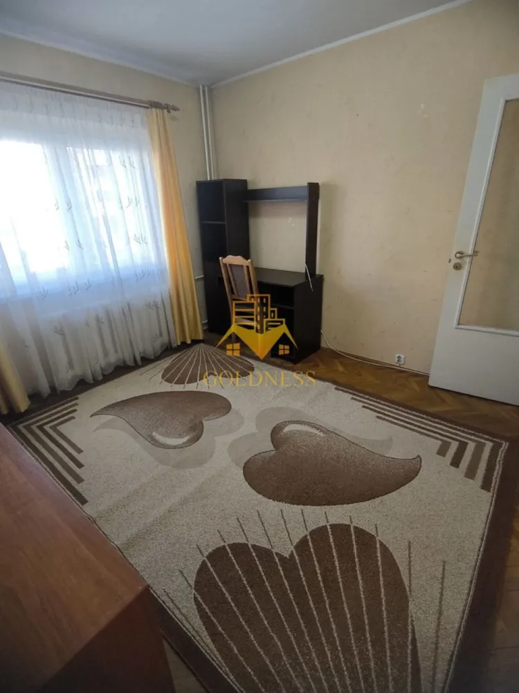 3 camere, Parcare,Gheorgheni, Interservisan, Iulius mall, FSEGA - GOLDNESS Imobiliare vă propune spre închiriere un apartament cu 3 camere complet mobilat și utilat, la etajul 2 într-un imobil de 4 etaje, în Cartierul Gheorgheni.
Dispune de loc de parcare!
Se află în apropierea stațiilor de transport în comun, magazine, restaurante, spații verzi, farmacii, etc. 

Apartamentul este compartimentat astfel:
 - 2 dormitoare, pat matrimonial, dressing, noptiere
 - living cu bucatarie open space complet utilată și mobilată, canapea extensibilă, loc de servit masa 
 - baie cu cada, calorifer port prosop și dulap pentru depozitare.
 - 2 balcoane, unul închis.

Imobilul este dotat cu toate cele necesare- centrală proprie, frigider, aragaz, hotă, mașină de spălat haine, etc. 

Dacă sunteți interesați de acest apartament și doriți să îl vizionați, dar și pentru alte oferte nu ezitați să ne contactați telefonic sau prin e-mail. Vă stăm la dispoziție!
Pentru intermediere se percepe un comision de 50% din prețul chiriei!