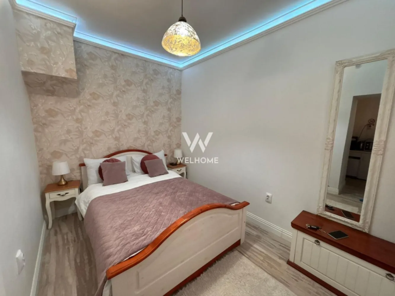 2 garsoniere în Centrul Istoric Sibiu, str. Nicolae Bălcescu - Oportunitate investiție – 2 garsoniere în Centrul Istoric Sibiu, str. Nicolae Bălcescu | Ideal regim hotelier sau spațiu comercial

Se vând două garsoniere situate ultracentral, pe strada pietonală Nicolae Bălcescu, în inima Centrului Istoric din Sibiu – una dintre cele mai căutate zone pentru investiții.

Imobilele au o suprafață utilă totală de 34 mp, fiecare garsonieră având 17 mp.
Sunt dispuse astfel:
 • o garsonieră la parter
 • o garsonieră la etajul 1

Datorită poziției excelente, proprietățile sunt ideale pentru investiție, putând fi utilizate pentru:
 • regim hotelier / Airbnb
 • cabinet / birou
 • spațiu comercial
 • închiriere pe termen lung
Zona are trafic pietonal intens, fiind situată pe cea mai cunoscută stradă din centrul orașului, în apropiere de restaurante, cafenele, magazine și principalele atracții turistice.

Se vând doar împreună.
💰 Preț: 103.000 €

0756 094 405 - Pentru mai multe detalii sau programarea unei vizionări, vă stăm la dispoziție.