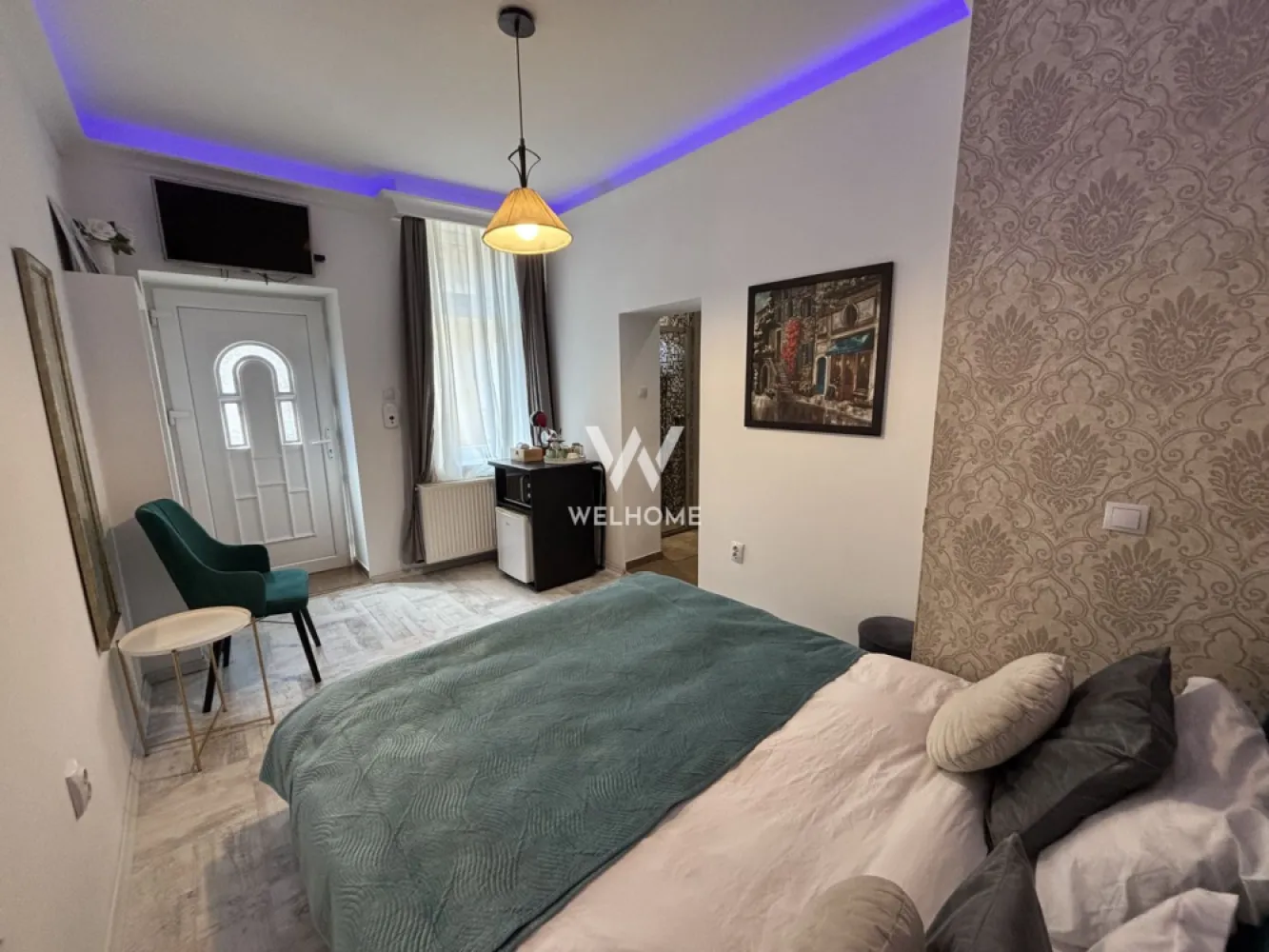 2 garsoniere în Centrul Istoric Sibiu, str. Nicolae Bălcescu - Oportunitate investiție – 2 garsoniere în Centrul Istoric Sibiu, str. Nicolae Bălcescu | Ideal regim hotelier sau spațiu comercial

Se vând două garsoniere situate ultracentral, pe strada pietonală Nicolae Bălcescu, în inima Centrului Istoric din Sibiu – una dintre cele mai căutate zone pentru investiții.

Imobilele au o suprafață utilă totală de 34 mp, fiecare garsonieră având 17 mp.
Sunt dispuse astfel:
 • o garsonieră la parter
 • o garsonieră la etajul 1

Datorită poziției excelente, proprietățile sunt ideale pentru investiție, putând fi utilizate pentru:
 • regim hotelier / Airbnb
 • cabinet / birou
 • spațiu comercial
 • închiriere pe termen lung
Zona are trafic pietonal intens, fiind situată pe cea mai cunoscută stradă din centrul orașului, în apropiere de restaurante, cafenele, magazine și principalele atracții turistice.

Se vând doar împreună.
💰 Preț: 103.000 €

0756 094 405 - Pentru mai multe detalii sau programarea unei vizionări, vă stăm la dispoziție.