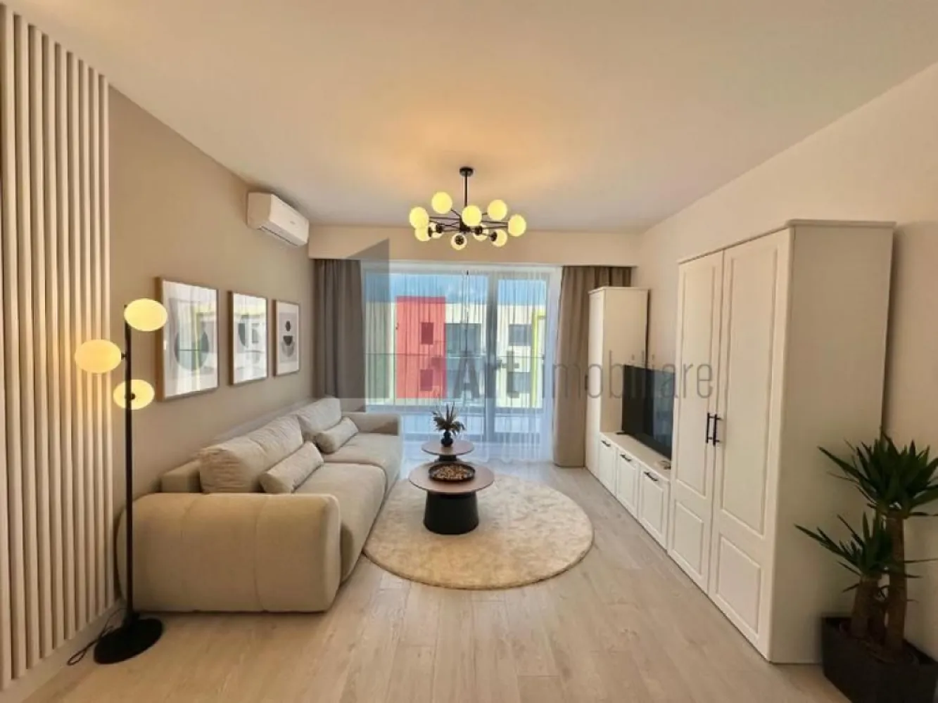 Vanzare apartament 3 camere mobilat utilat Novum 56 Gorjului Lujerului Militari - Vindem apartament cu 3 camere nou, semidecomandat, 75 mp suprafata totala, 2 bai, situat in complexul rezidential Novum 56, faza 2, et 11/11.

Locatia este excelenta, la numai 7 minute de mers pe jos de metrou Gorjului, 5 minute de linia tramvaiului 25 din Bd. Timisoara, 15 minute de Mall Plaza Romania, iar parcul Liniei este chiar in spatele blocului. In imediata apropiere se gasesc magazinele Lidl si Penny.

Apartamentul este insorit si beneficiaza de vedere libera catre parcul Liniei.
Apartamentul se vinde mobilat si utilat complet, cu finisaje, mobilier si electrocasnice de calitate superioara. Totul este nou si nu a mai fost locuit. Apartamentul beneficiaza de dotari premium: pat dublu matrimonial, dressinguri spatioase, canapea extensibila, centrala termica in condensatie, inclazire in pardoseala, frigider side by side Gorenje, masina de spalat cu uscator Gorenje, masina de spalat vase Gorenje, cuptor electric Gorenje, plita inductie vitroceramica Good Home , chiuveta granit compozit Pyramis, televizor UHD Smart 4K, 139 cm Philips, aer conditionat Vortex 12000 BTU.

Cel de-al doilea dormitor dispune de 2 dulapuri spatioase si comoda Tv, restul mobilierului urmand a fi montat in functie de alegerea cumparatoruluui.